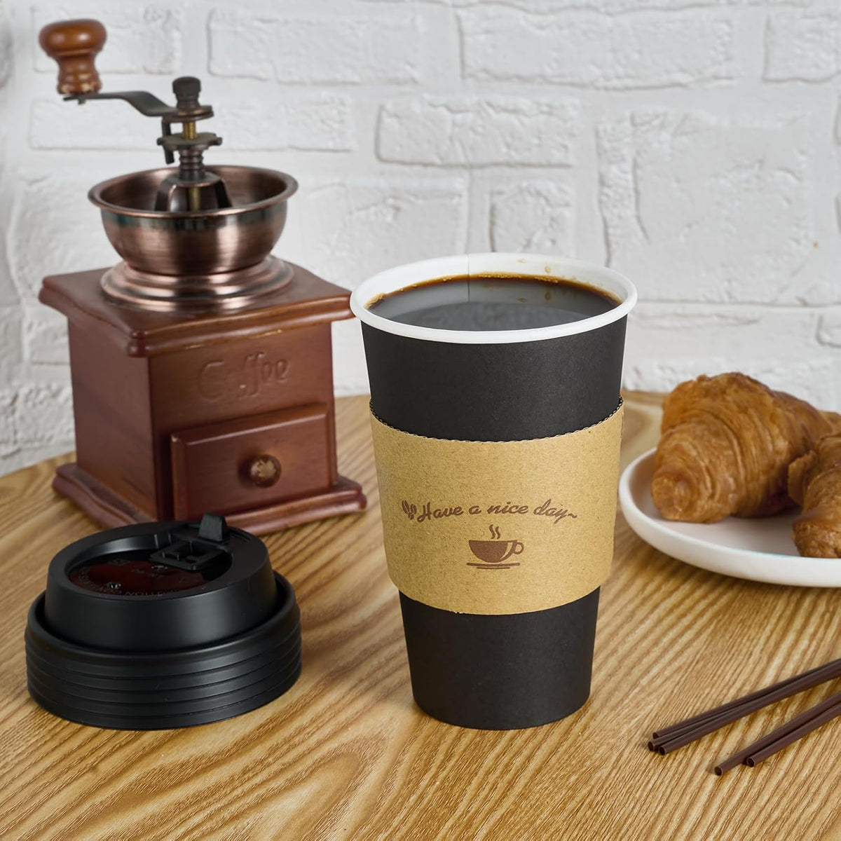 100 Pack 16 oz Coffee Cups with Lids, Disposable Coffee Cups