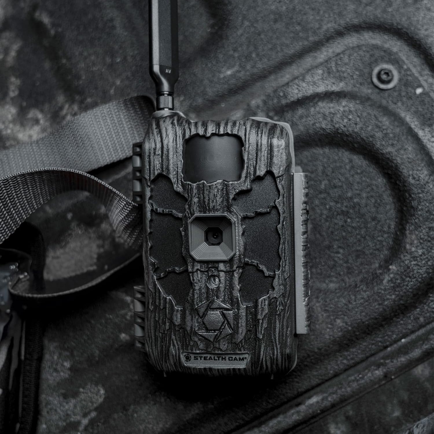 Deceptor MAX Dual Sim 40MP Photo & 1440P QHD Video No-Glo LED Hunting Cellular Trail Camera, Available on AT&T &