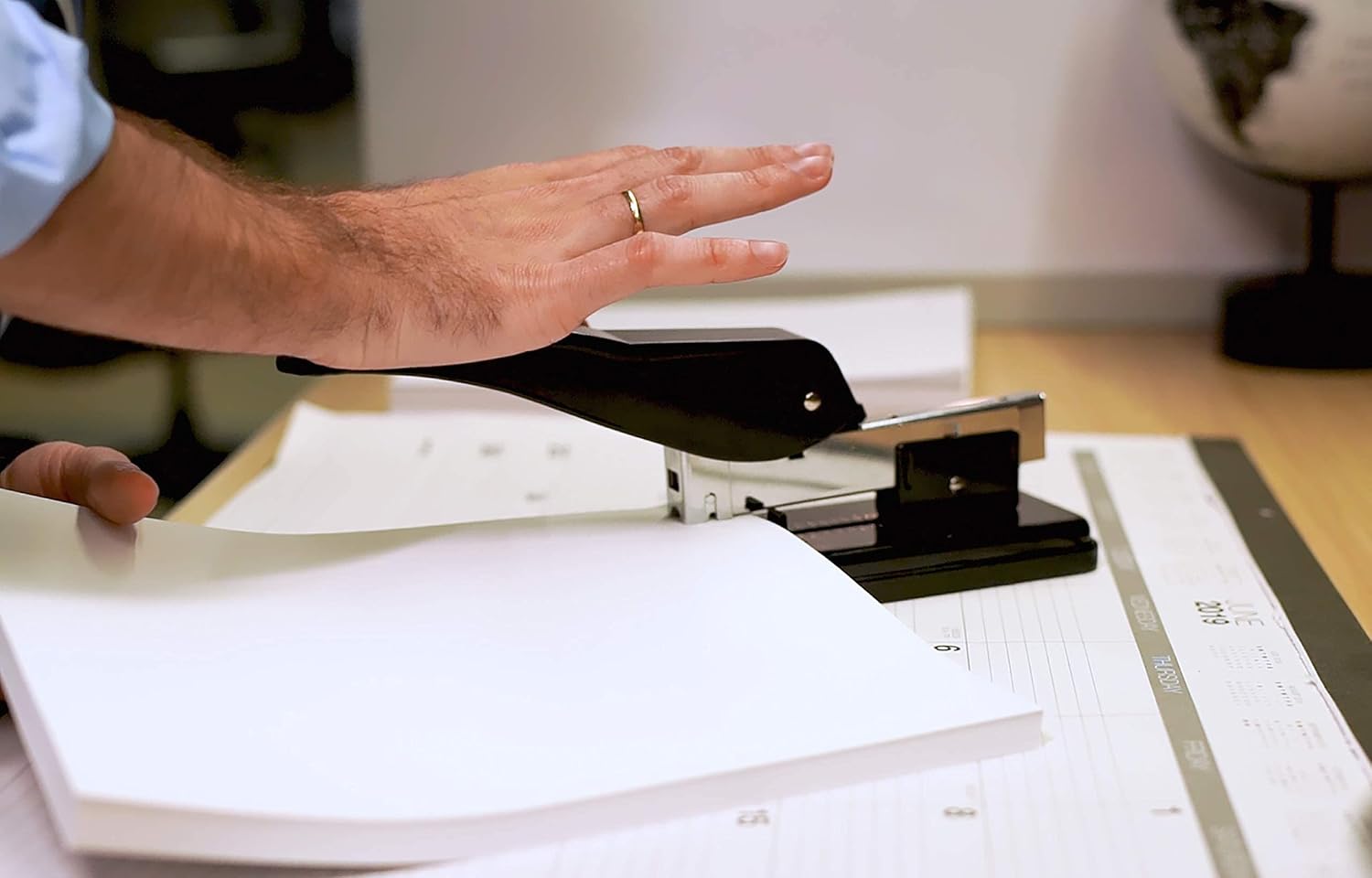 Heavy Duty Commercial Stapler with 2,000 Staples, Black Polished Steel, 100 Sheet High Capacity, Rounded Ergonomic