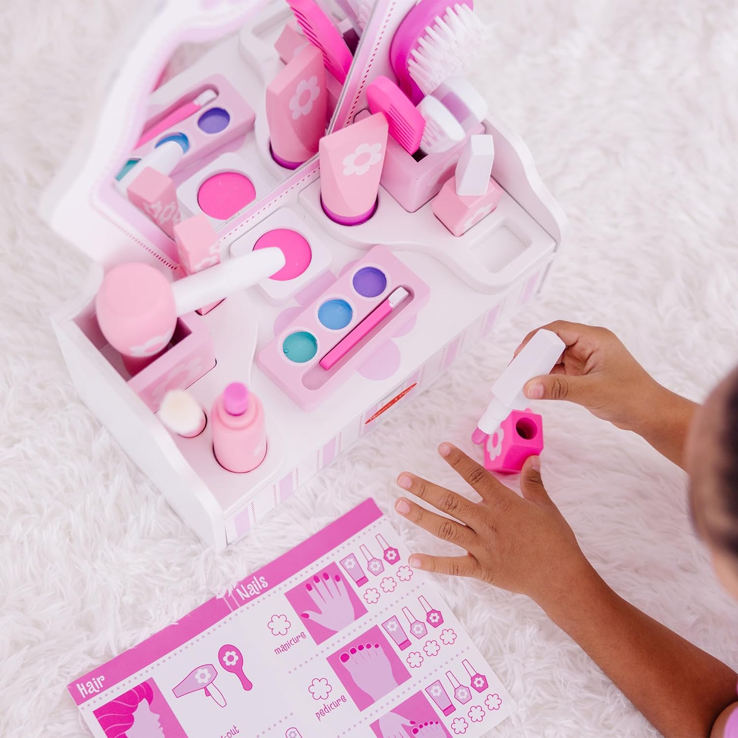 Melissa & Doug Wooden Beauty Salon Play Set, 18-Piece Vanity with Pretend Play Toys, Makeup, Mirror, Accessories &