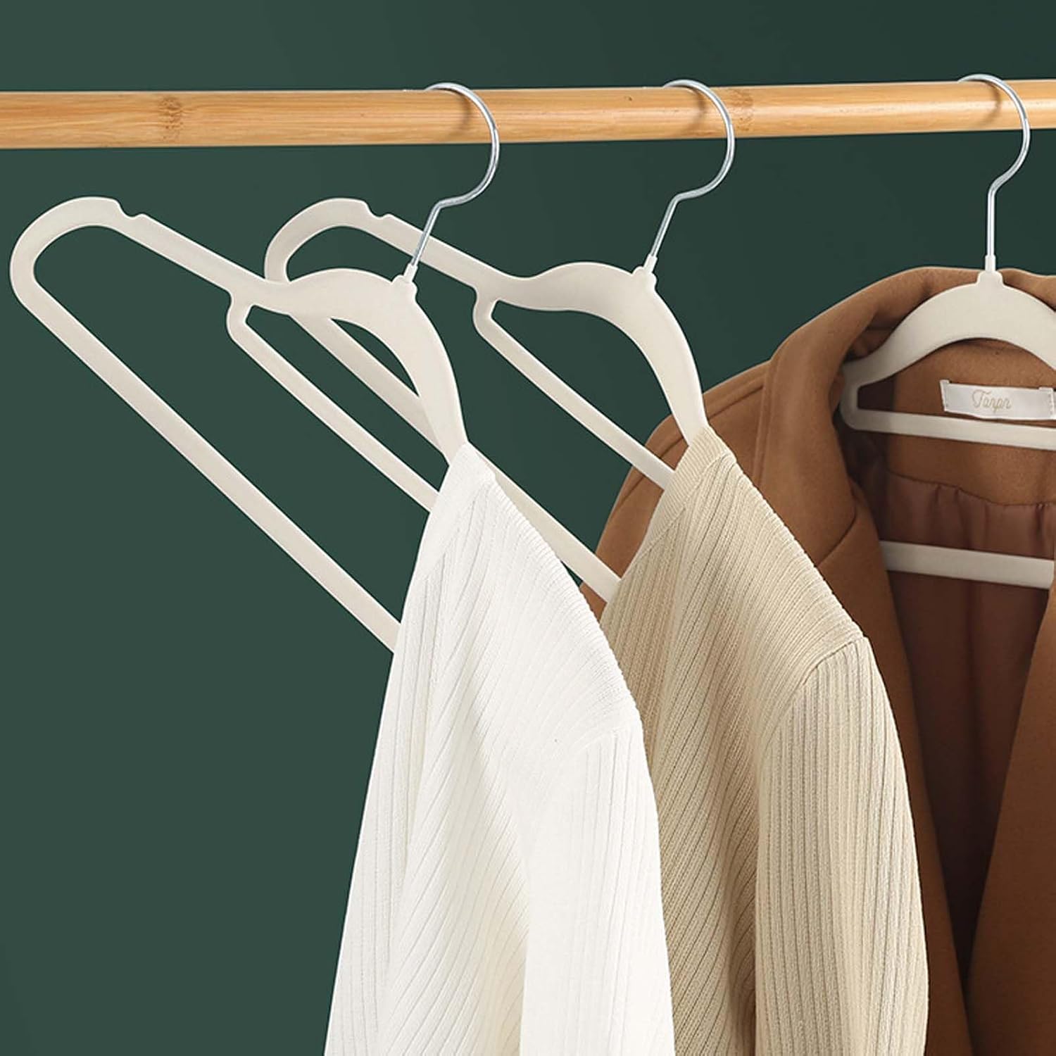 Velvet Clothes Hangers Set, Space-Saving Flocked Hangers for Shirts, Jackets, Coats, Non-Slip Velvet Hangers with