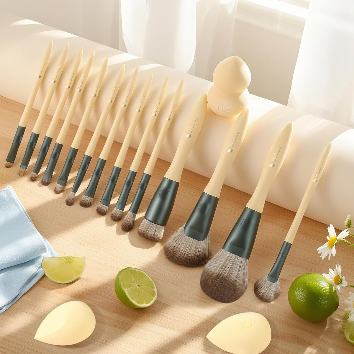 18 Makeup Brushes Set Makeup Sponges Cosmetic Bag