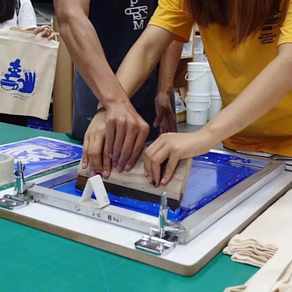 8 x 10 Inch Aluminum Silk Screen Printing Frame with 110 White Mesh, and Including 4 x 6 Inch Wooden Screen Printing