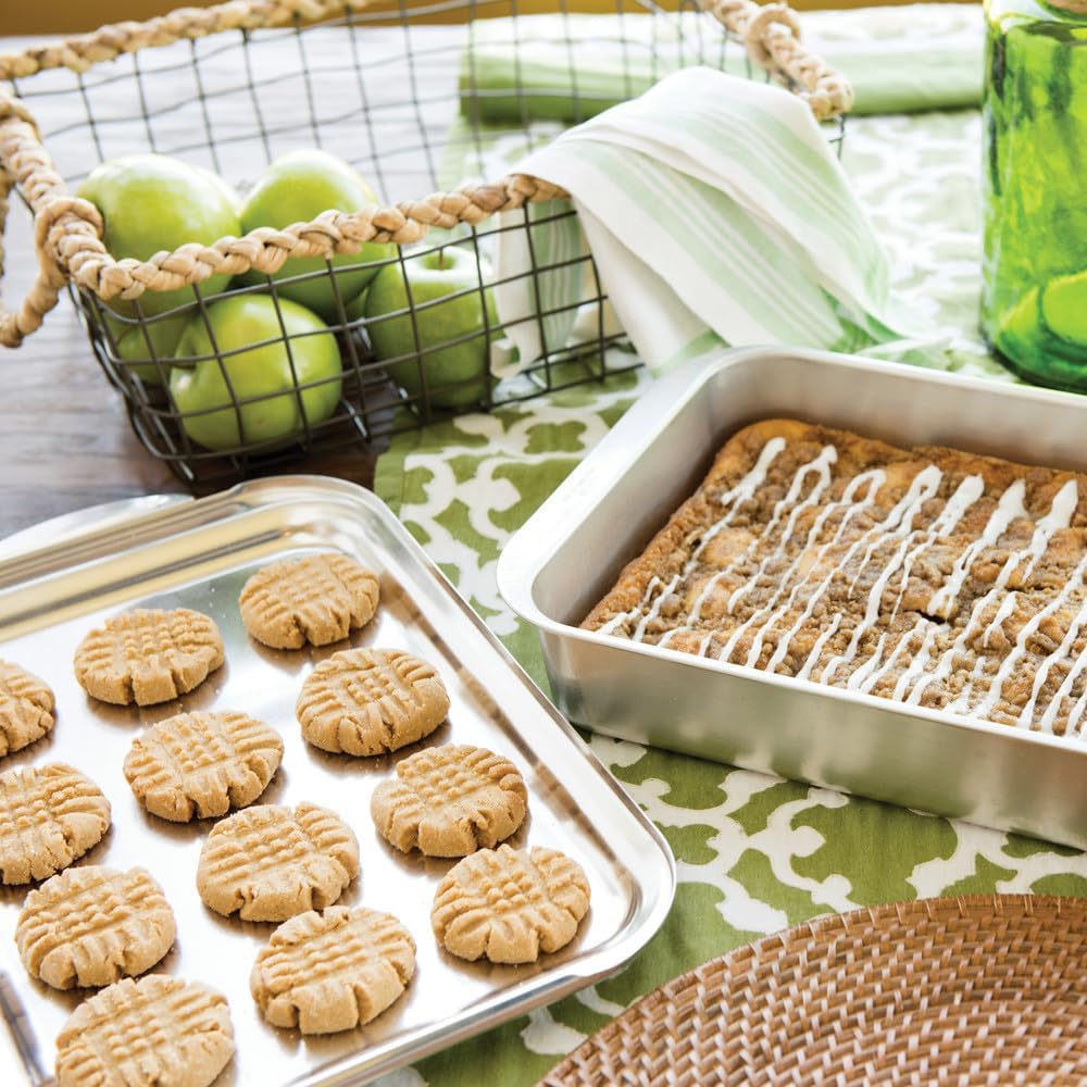 Classic Metal 9x13 Covered Cake Pan