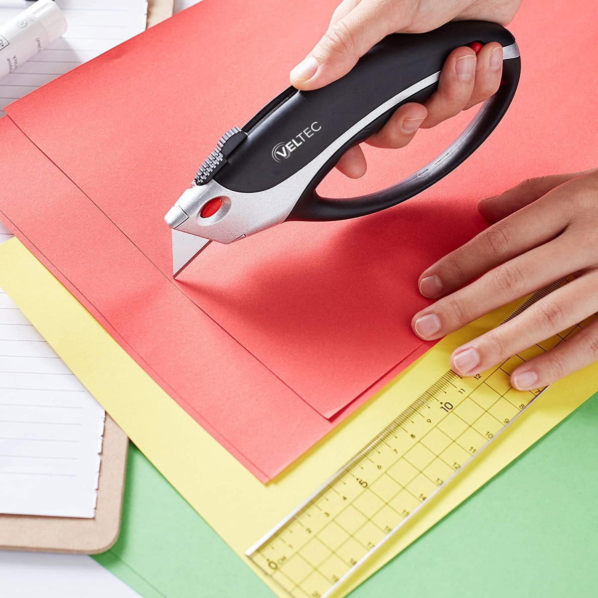 Heavy Duty Retractable Utility Knife, Box Cutter, Carpet Cutter with 3-Position Locking, Ergonomic Non-Slip Grip, 5