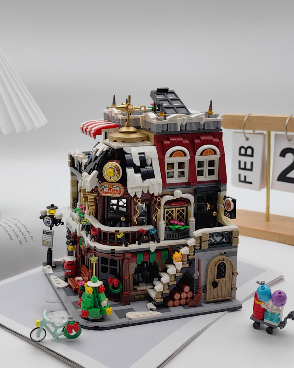 Christmas Cafe House Building Block Set, Adult Street View Bricks Model Set, Boys Girls Adult Christmas Holiday Toys
