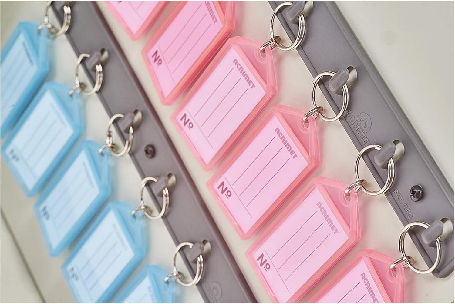 128-Key Cabinet with Lock, Wall Mount Wooden Key Organizer, Security Key Storage Box (128 Positions) with Numbered