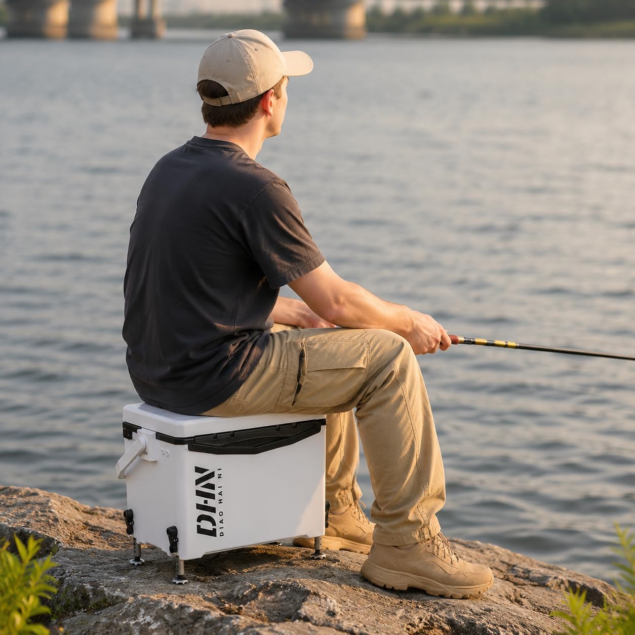 Insulated Fishing Tackle Box and Portable with Seat Function for Anglers and Outdoor Enthusiasts, for Outdoor Use