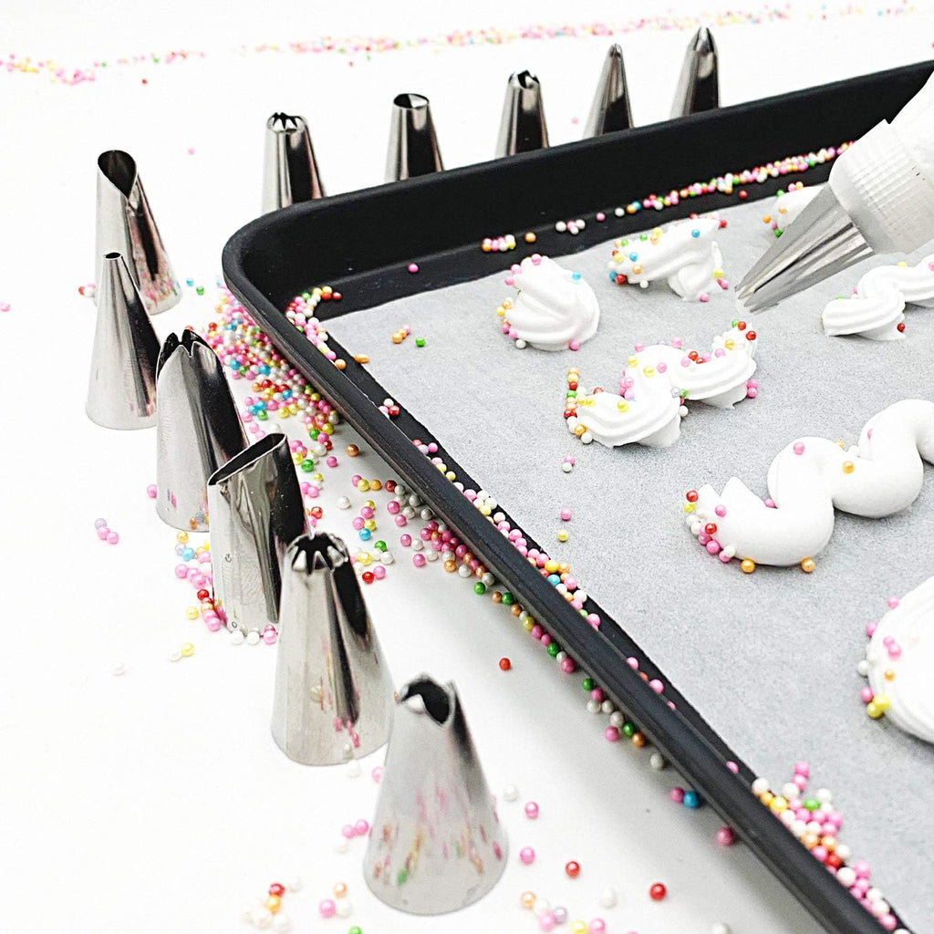 Piping Bags and Tips, Cake Piping Bags and Tips Suitable for Beginners Included 100PCS 16 Inch Disposable Piping Bags