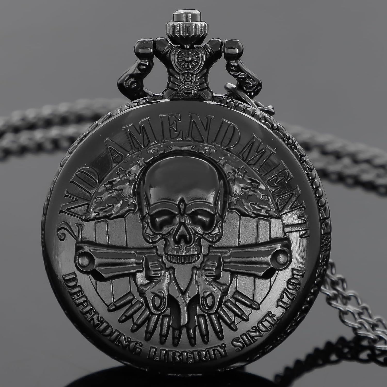Vintage Pocket Watch Engraved Cowboy Skull Wolf 3D Pattern Arabic Numerals Quartz Pocket Watch with Chain Best Gifts