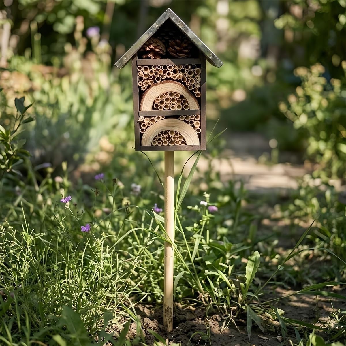 Wooden Insect Hotel with Ground Stake, Metal Roof Mason Bee House, Natural Bamboo Bug Habitat for Butterflies