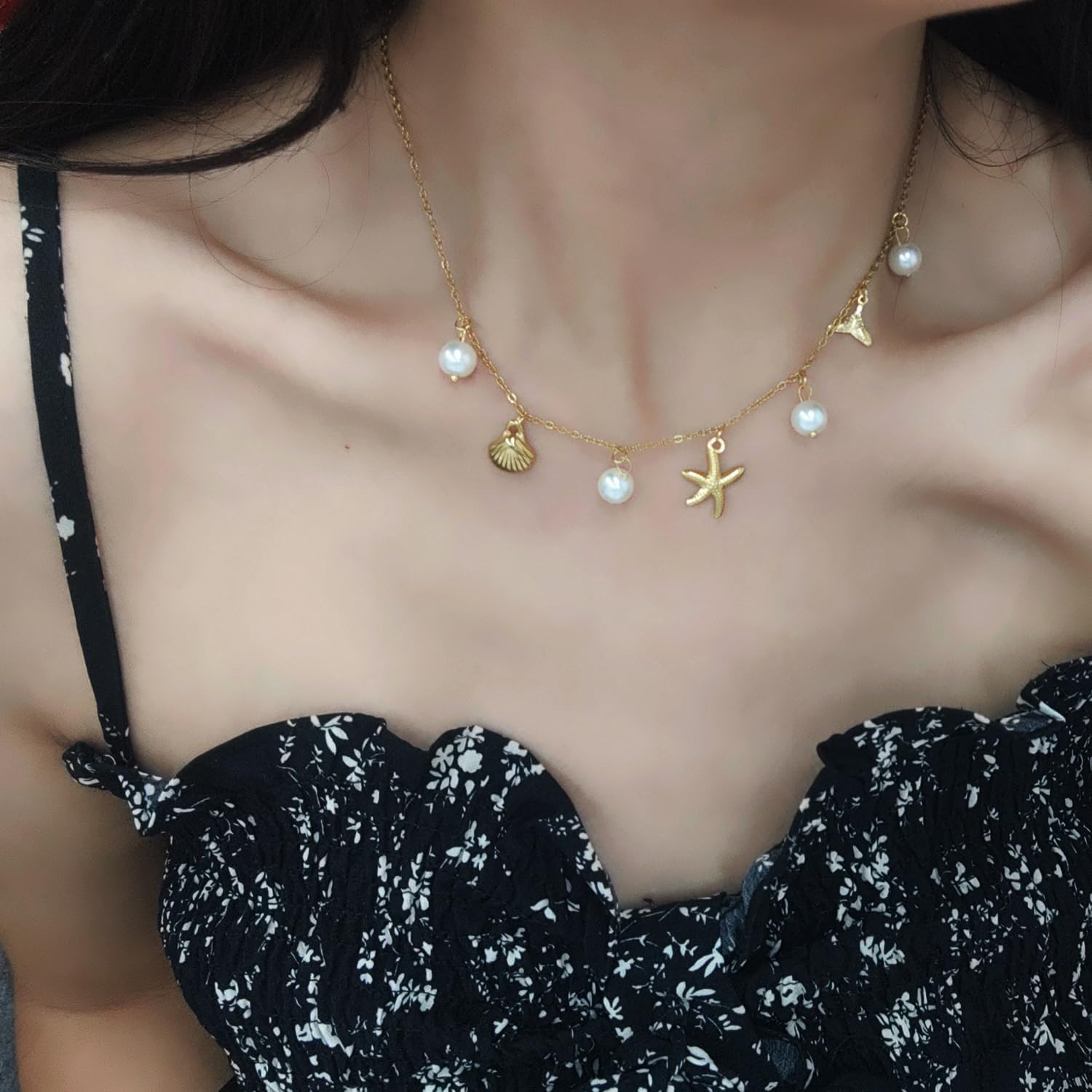 Chunky Gold Charm Necklace for Women White Pearl Choker Necklace Head Portrait Square Pendant Necklace Boho Charm