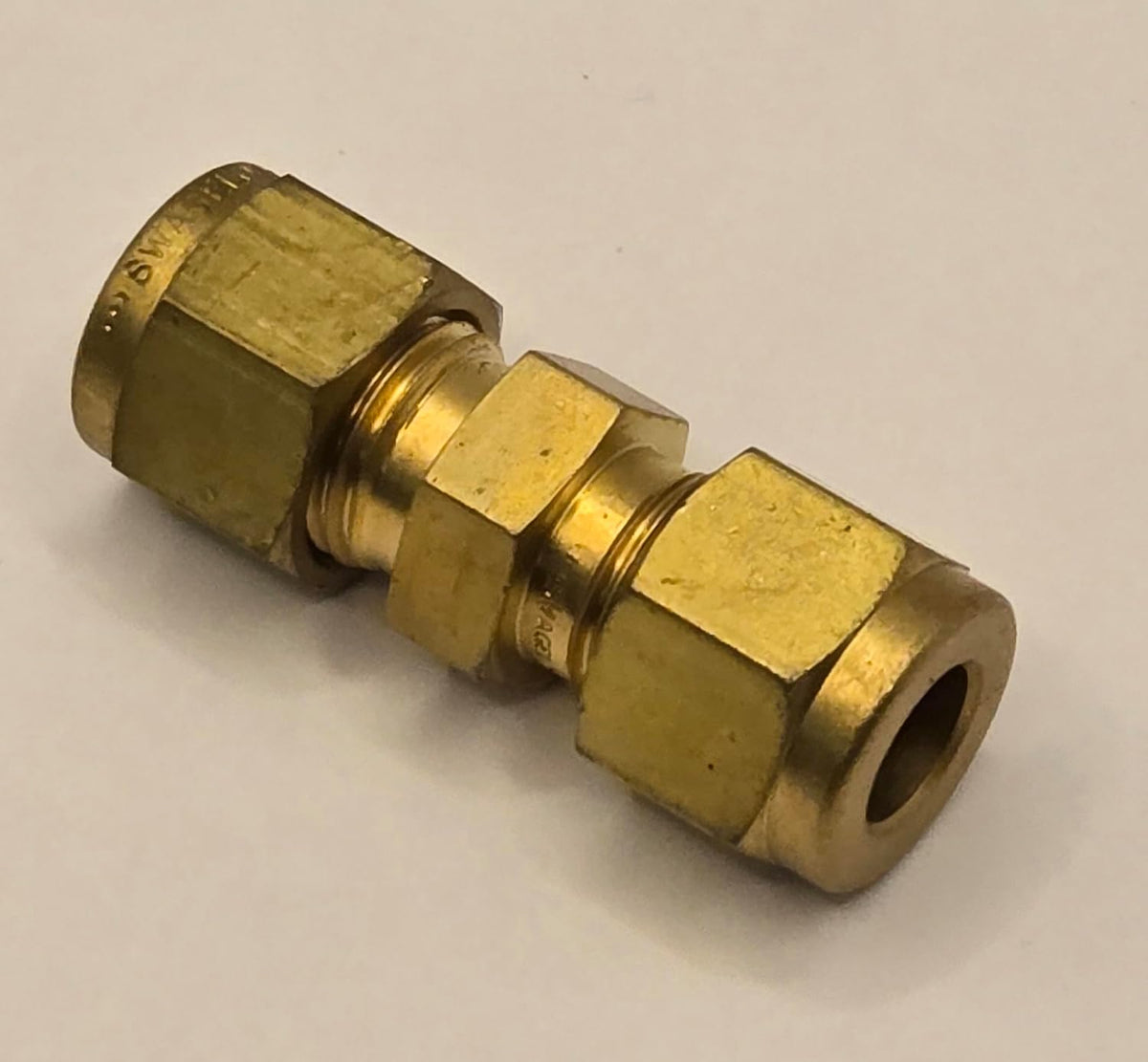 B-500-6 | Swagelok Union Connector, 5/16" Tube : OD Compression, Brass