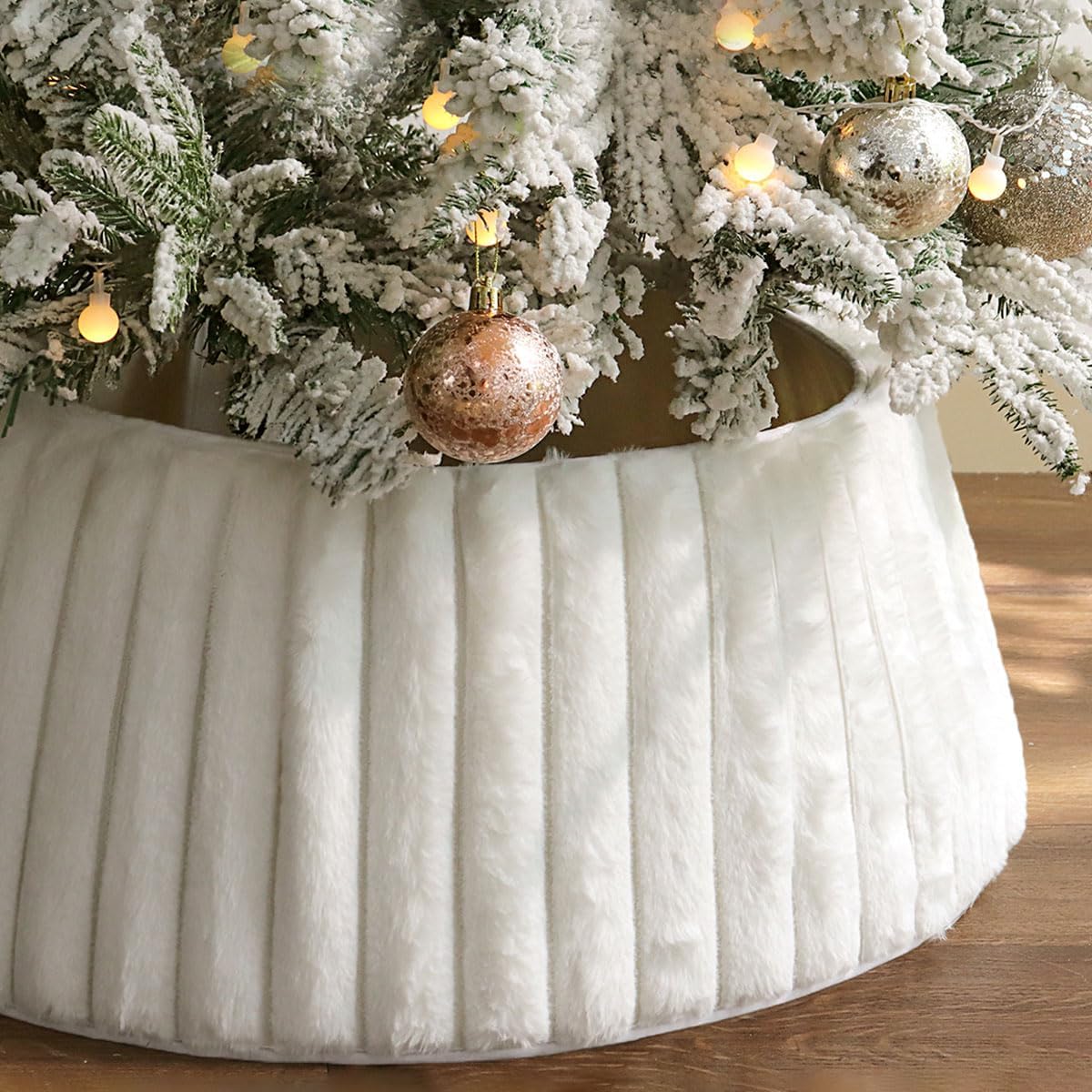 Christmas Tree Collar, Rustic White Luxury Plush Faux Fur Tree Collar with Stripe Textured Pattern, Soft Fluffy Xmas