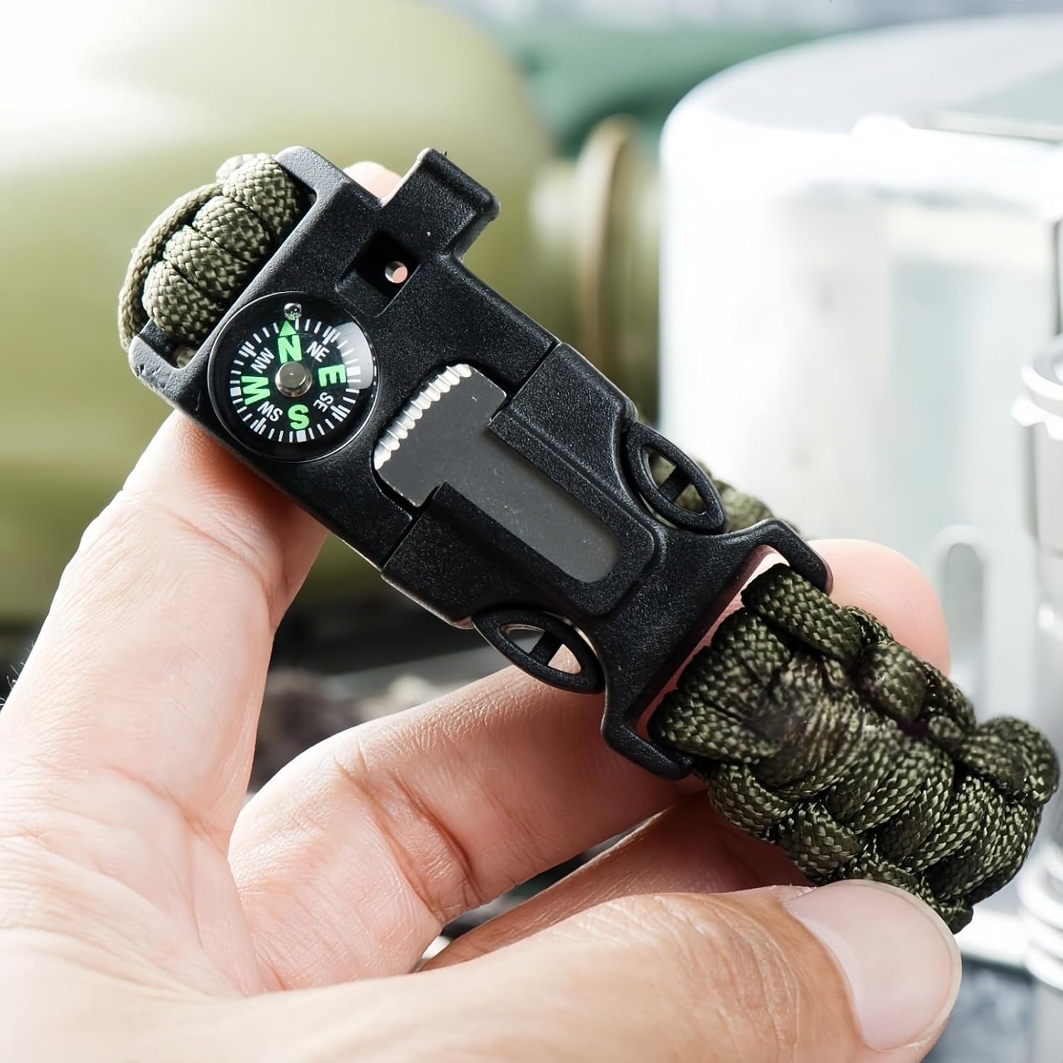 5-in-1 Paracord Survival Bracelet - Emergency Survival Gear with Compass, Fire Starter, Whistle, Glass Breaker &
