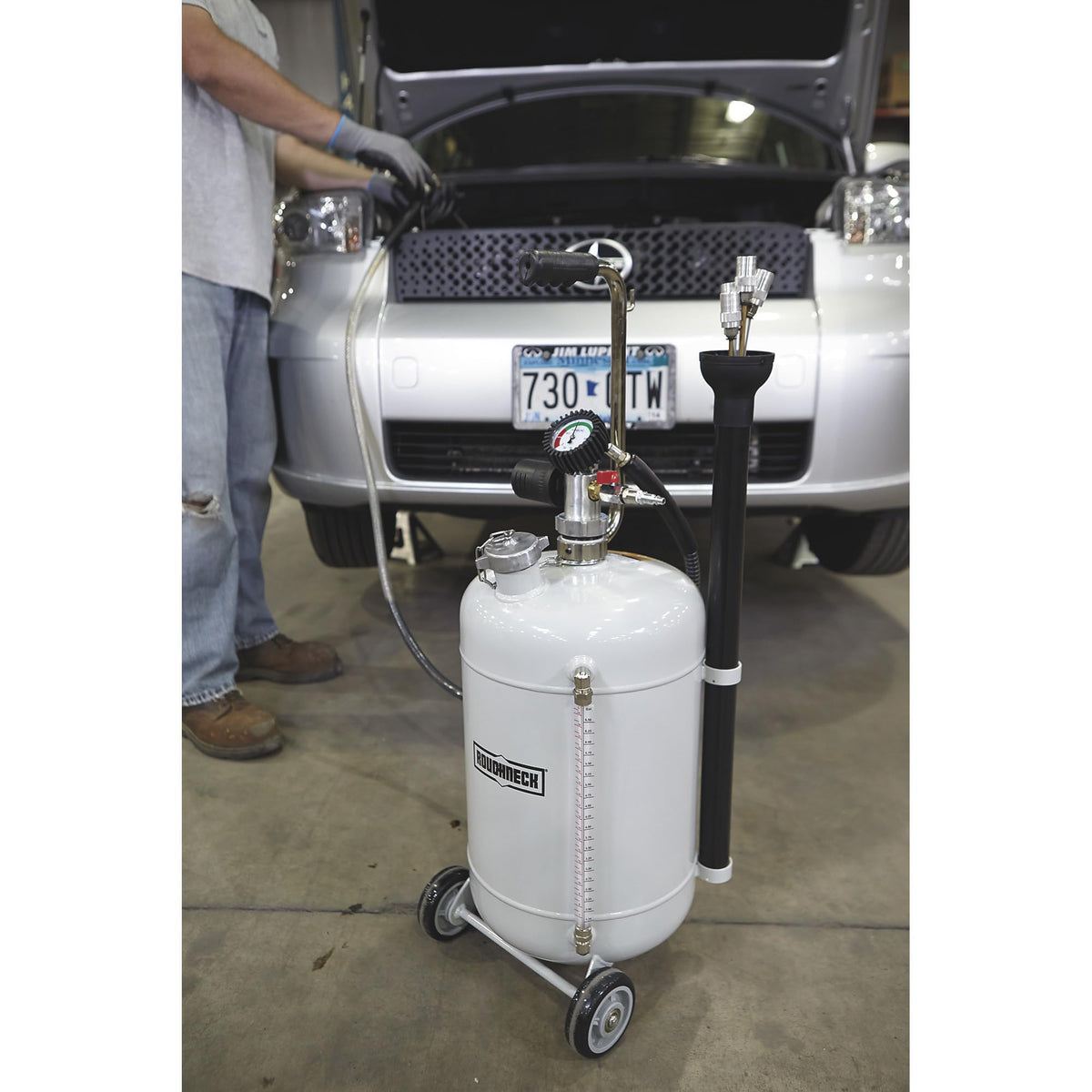 Roughneck Pneumatic Oil Extractor, 8-Gallon, 115 PSI
