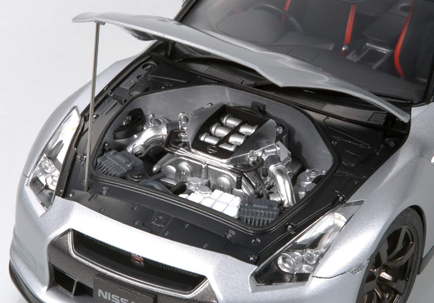 Nissan GT-R R35 - 1/24 Scale Model Kit 24300