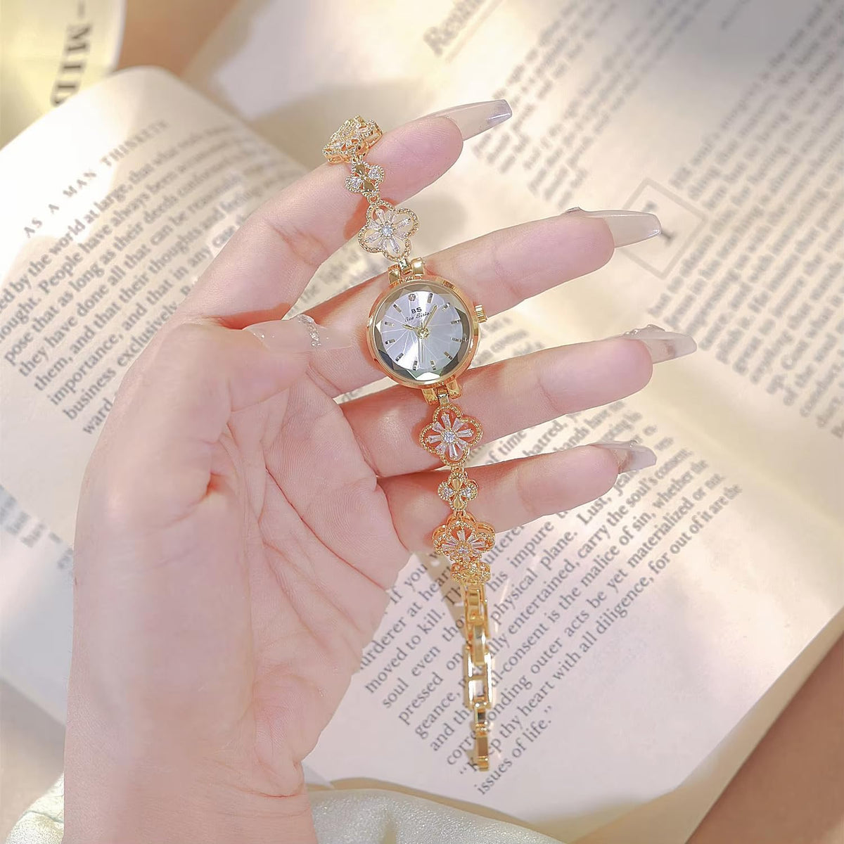 Vintage Gold Watch for Women Hollow Four Leaf Chain Bracelet Watch | Dainty Small Ladies Dress Quartz Watch,30M Water