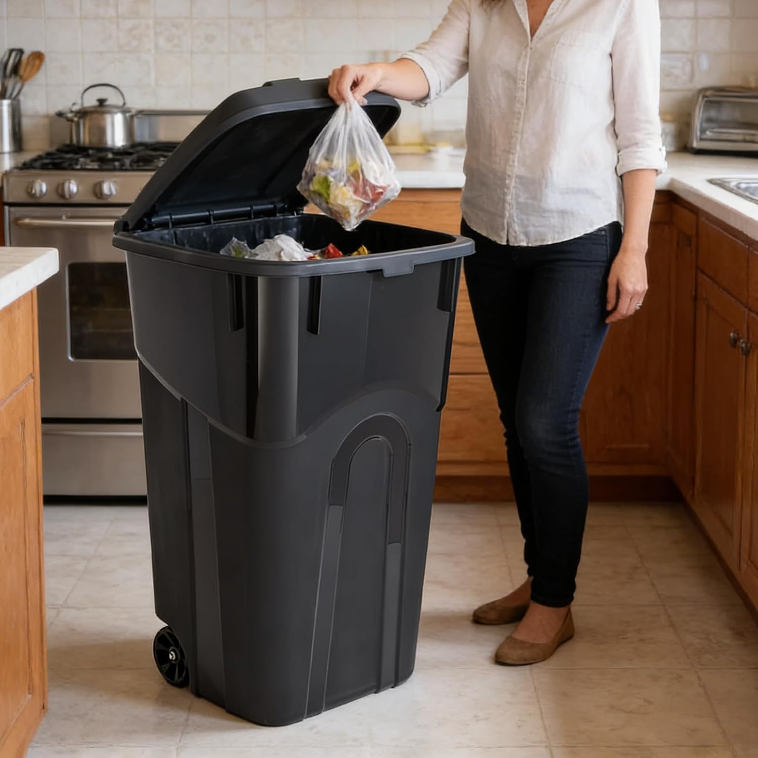 32 Gallon Outdoor Trash Can, Garbage Can with Wheels & Lid, Garbage Bin for Kitchens, Bedrooms, Garages, Gardens, and