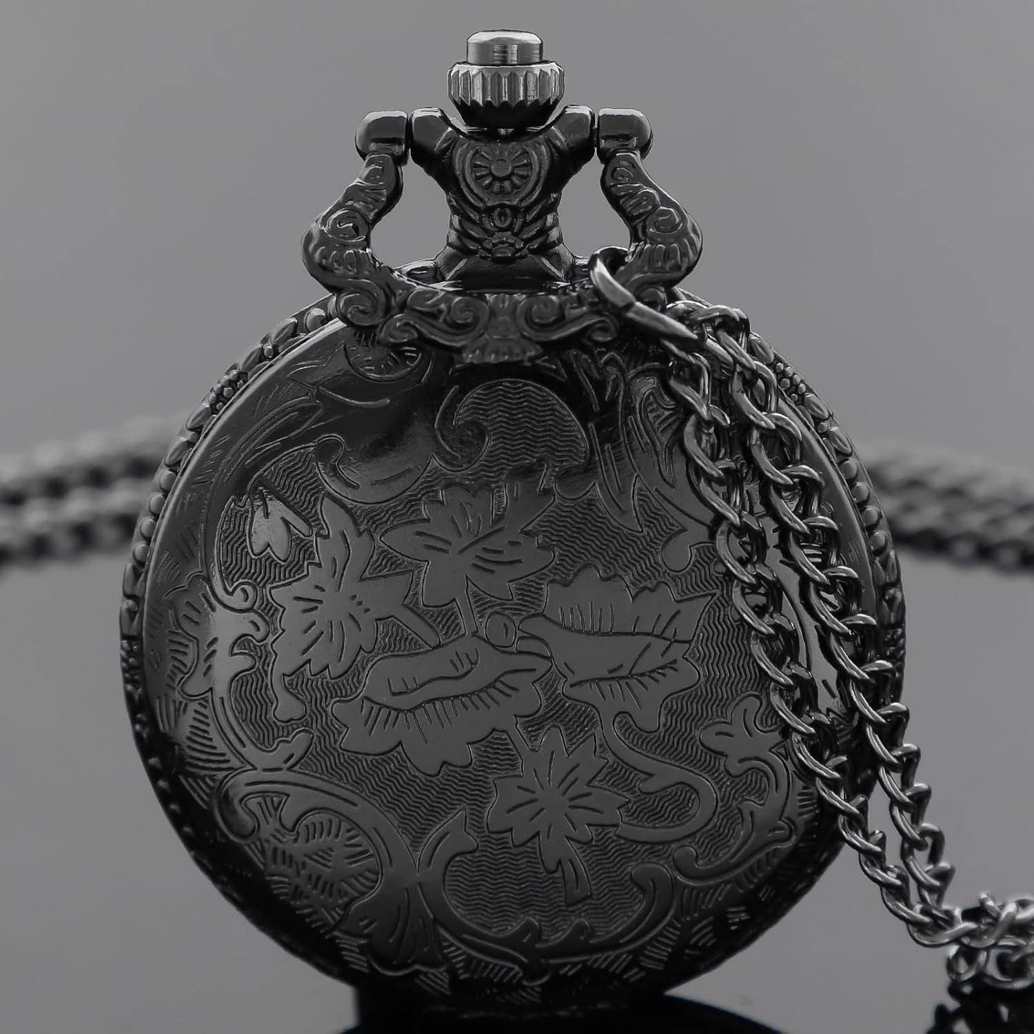 Vintage Pocket Watch Engraved Cowboy Skull Wolf 3D Pattern Arabic Numerals Quartz Pocket Watch with Chain Best Gifts