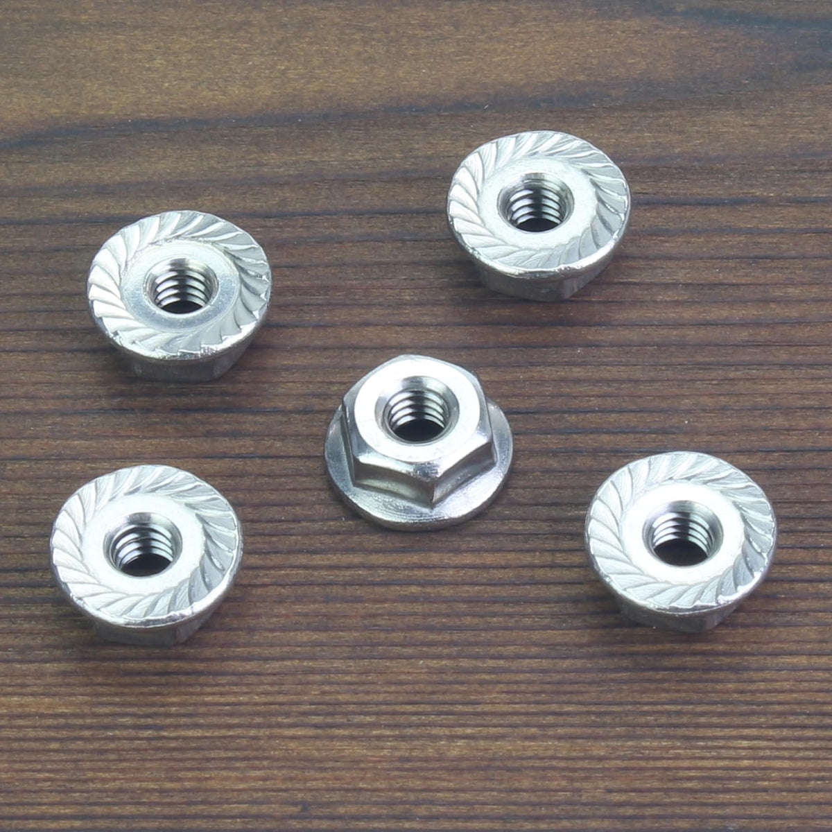 HELIFOUNER 100 Pieces #8-32 Flange Nuts, Serrated Flange Hex Lock Nuts Assortment Kit, 304 Stainless Steel (18-8), Bright Finish, Coarse Thread