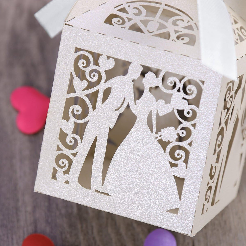 100pcs Wedding Candy Boxes Couple Design Luxury Lase Cut Party Wedding Favor Ribbon Candy Boxes Gift Box Table
