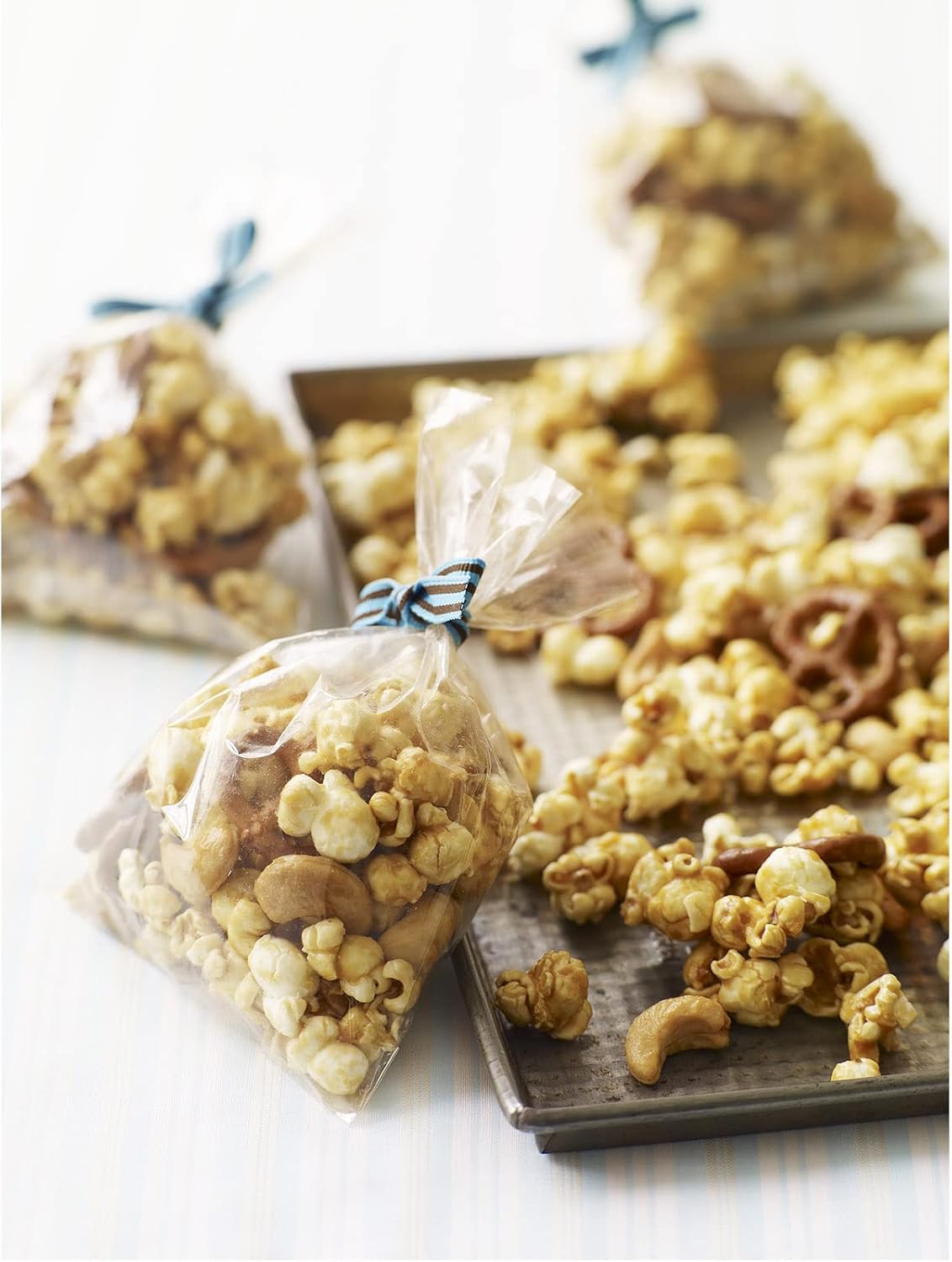 Cellophane Treat Bags 6x9 In 200 PCS Cookie Bags with Twist Ties