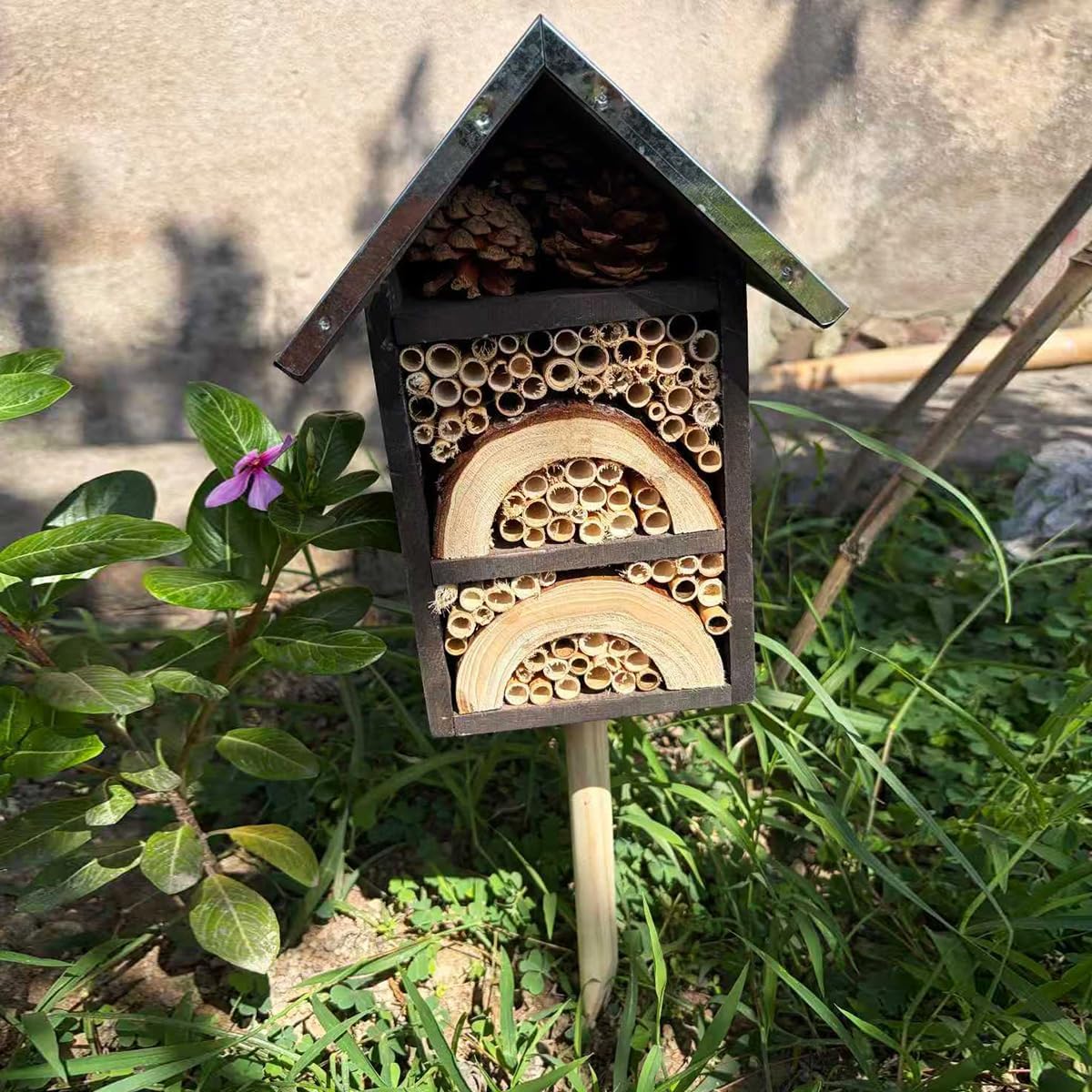 Wooden Insect Hotel with Ground Stake, Metal Roof Mason Bee House, Natural Bamboo Bug Habitat for Butterflies