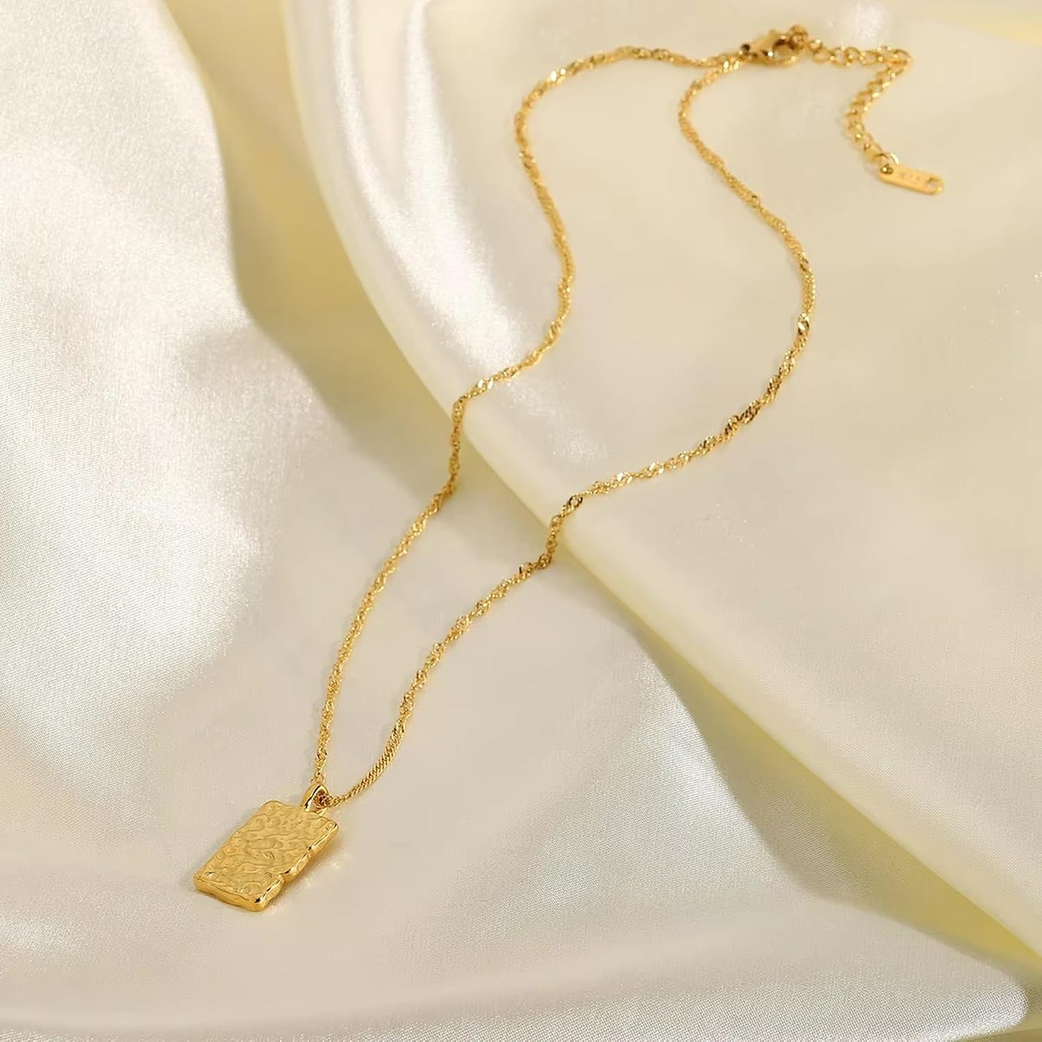 Big Disc Square Pendant Necklaces for Women,Geometric Pendant Chain Necklace Cute Dainty Tag Necklaces for Women