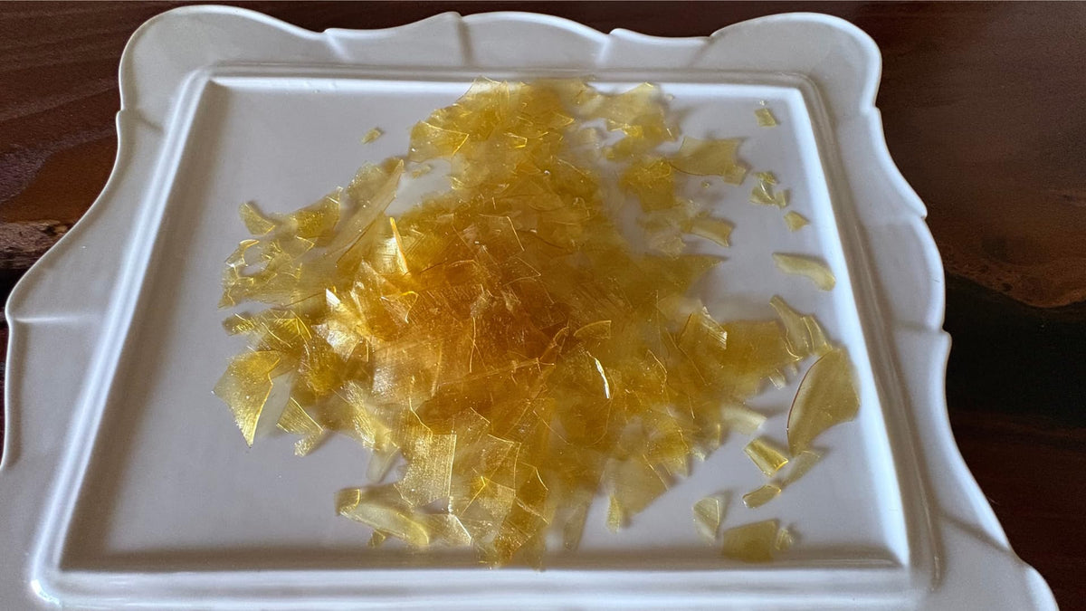 De-Waxed Super Blonde Shellac Flakes 1 lb. (16 oz.)