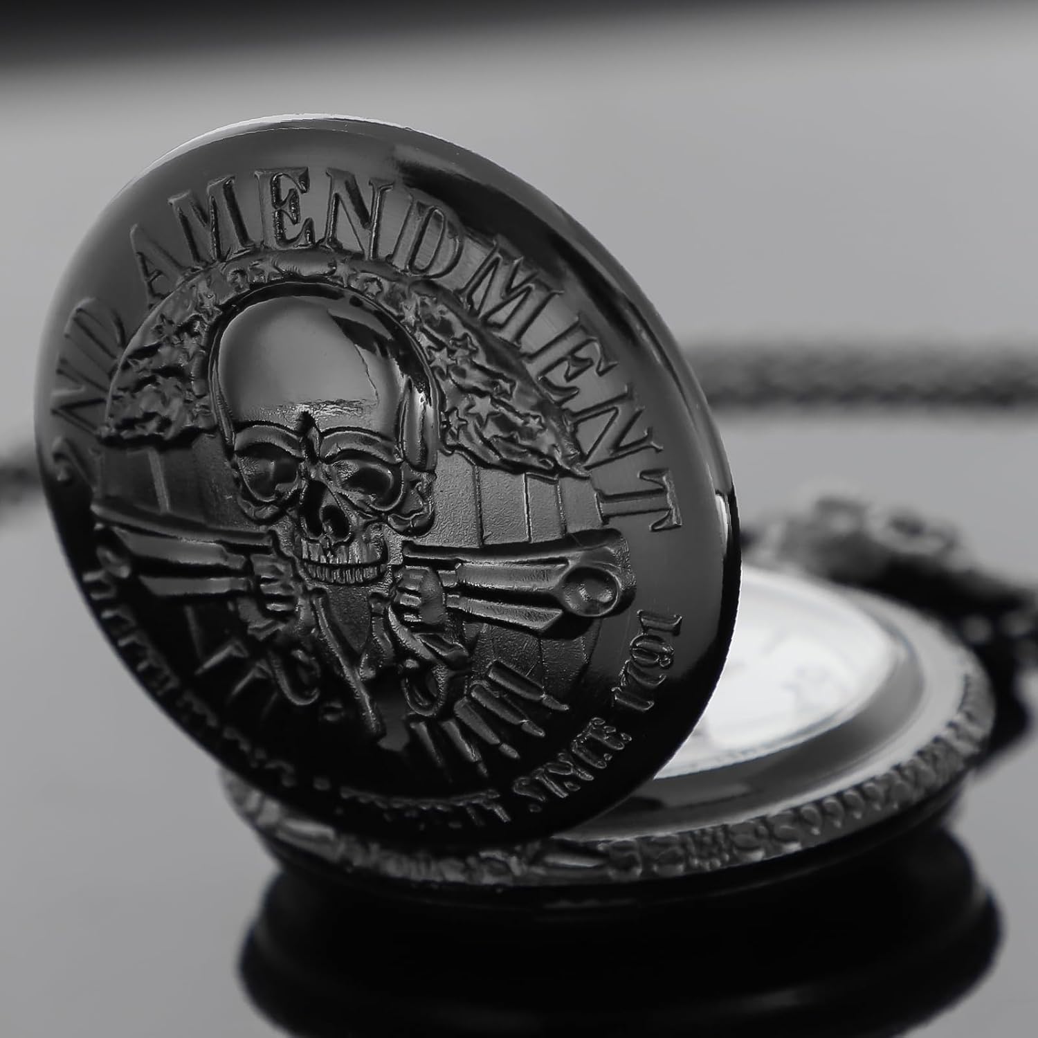 Vintage Pocket Watch Engraved Cowboy Skull Wolf 3D Pattern Arabic Numerals Quartz Pocket Watch with Chain Best Gifts
