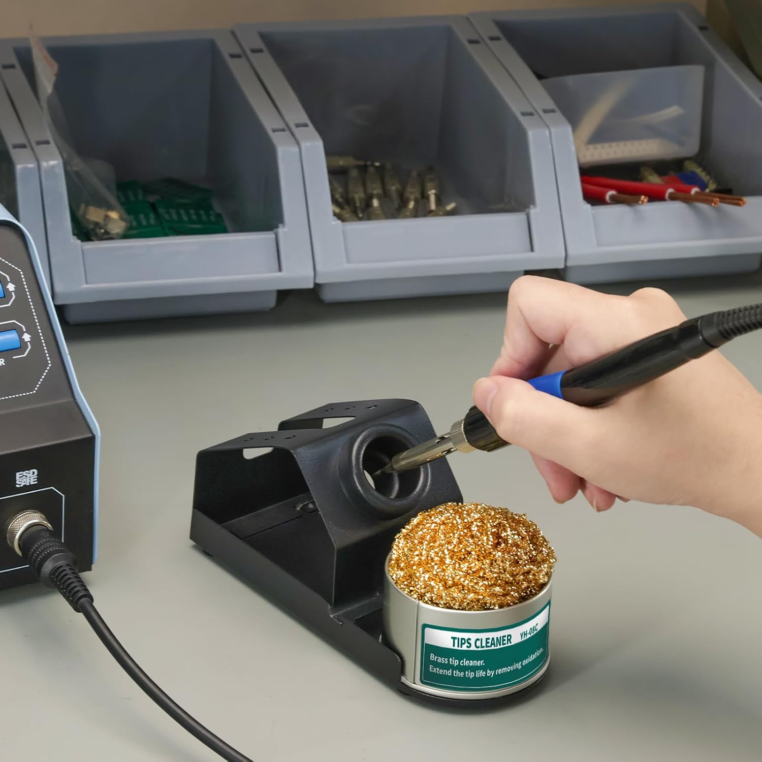 D-2 Soldering Iron Holder, Heat-resistant Tip Cleaner with Brass Wool Tip Cleaner and Cleaning Sponge for Stable
