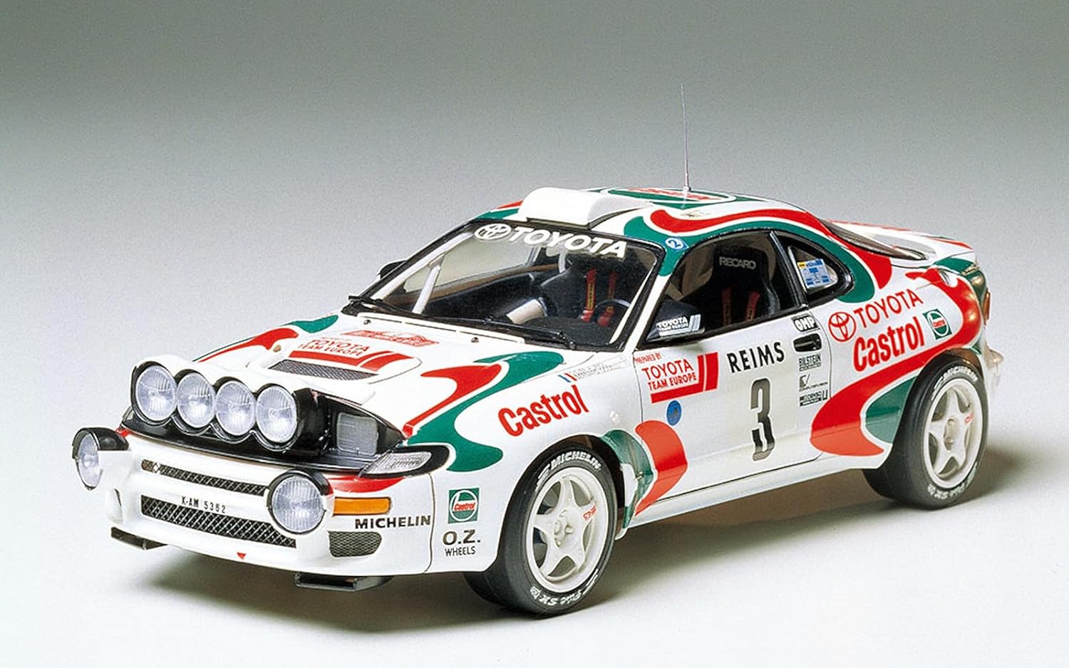 24125 Castrol Celica 1:24 Car Model Kit