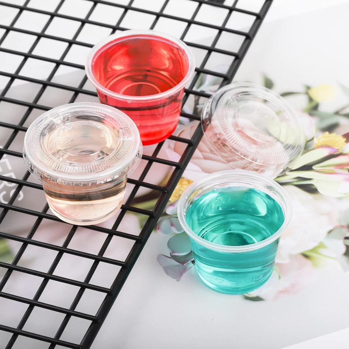 600 Sets 1 Oz Disposable Portion Cups with Lids, Clear Jello Shot Cups, Plastic Souffle Portion Cups, Sampling Cups