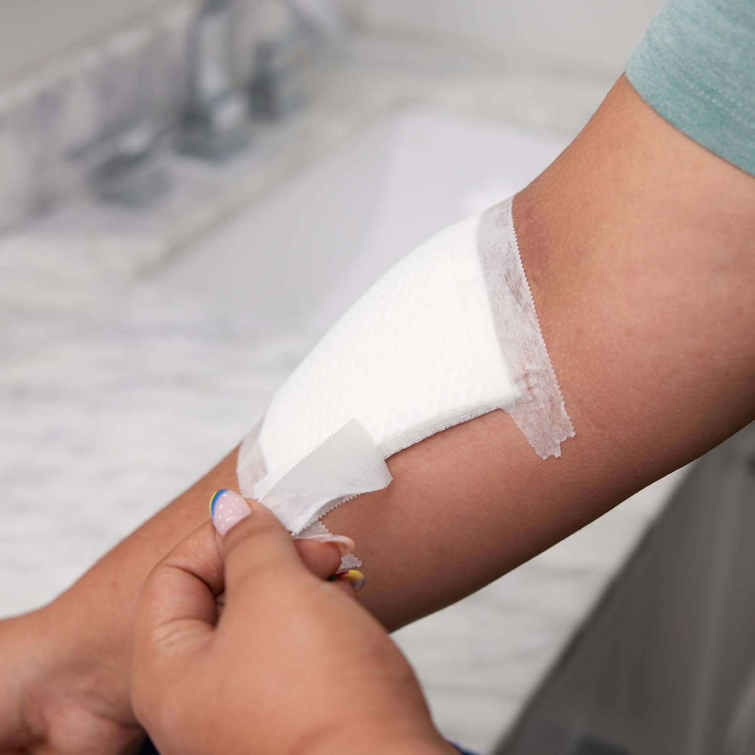Brand Absorbent Cushion Care Sterile Square Gauze Pads for First Aid Protection of Minor Cuts, Scrapes & Burns