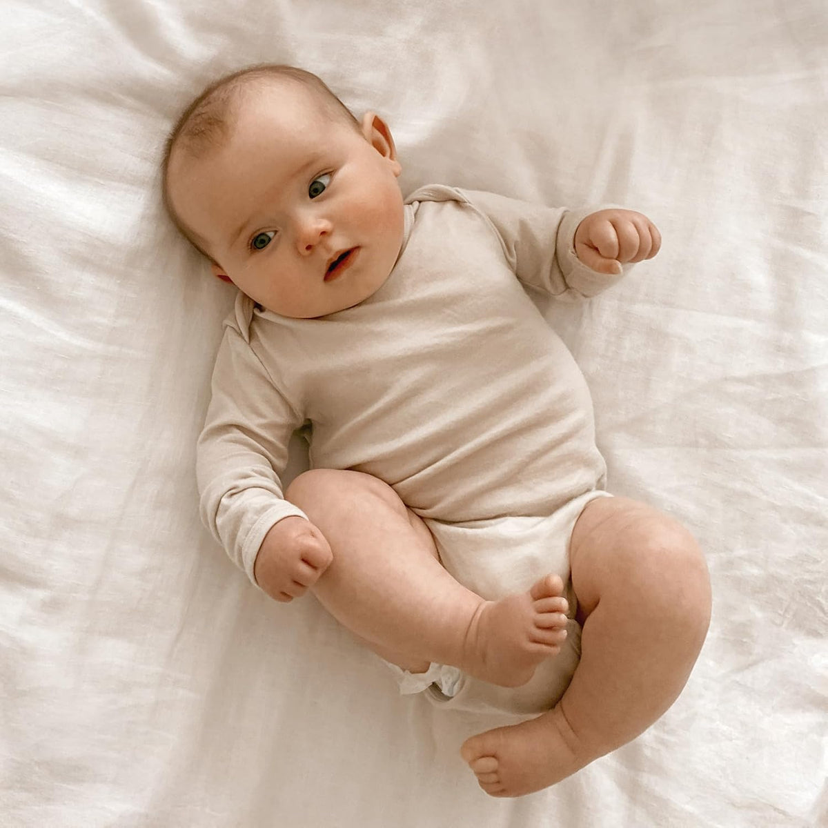 100% Superfine Merino Wool Baby Bodysuit - Long Sleeve Bodysuit for Boy and Girl - Tagless Neck Bodysuit for Unisex
