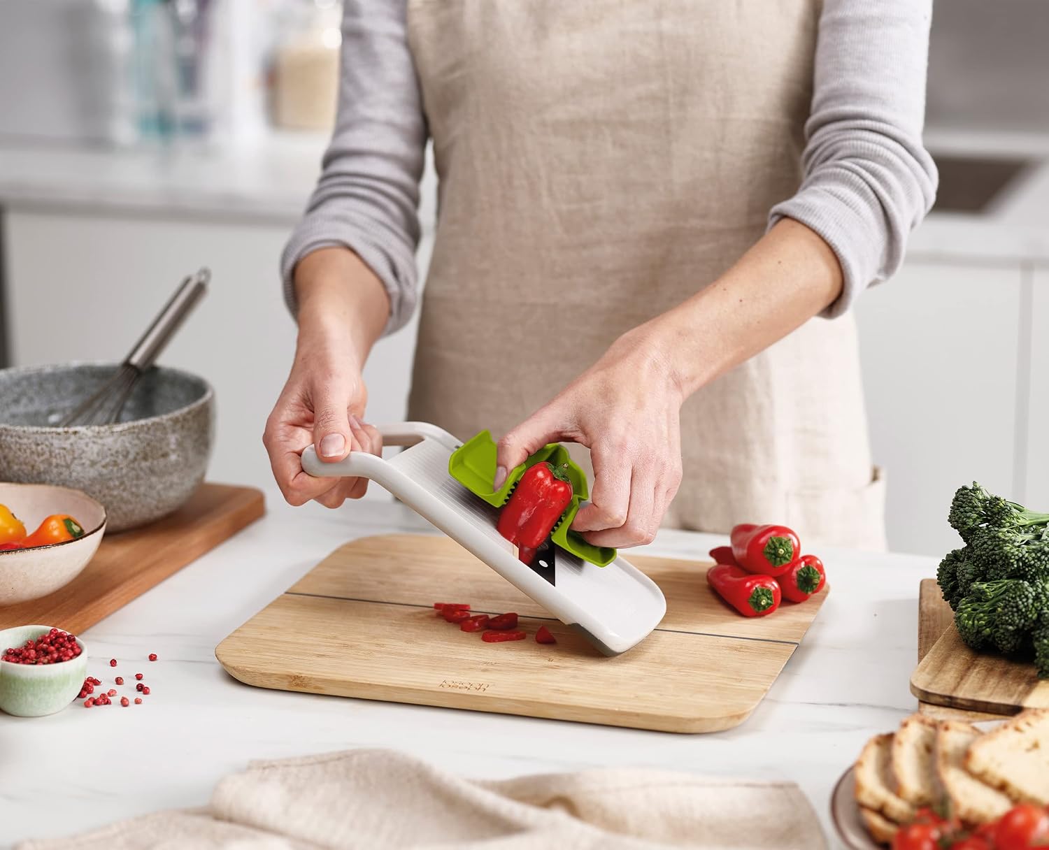 Duo Multi-Grip Mandoline, Fruit and Vegetable Slicer with Precision Food Grip, White
