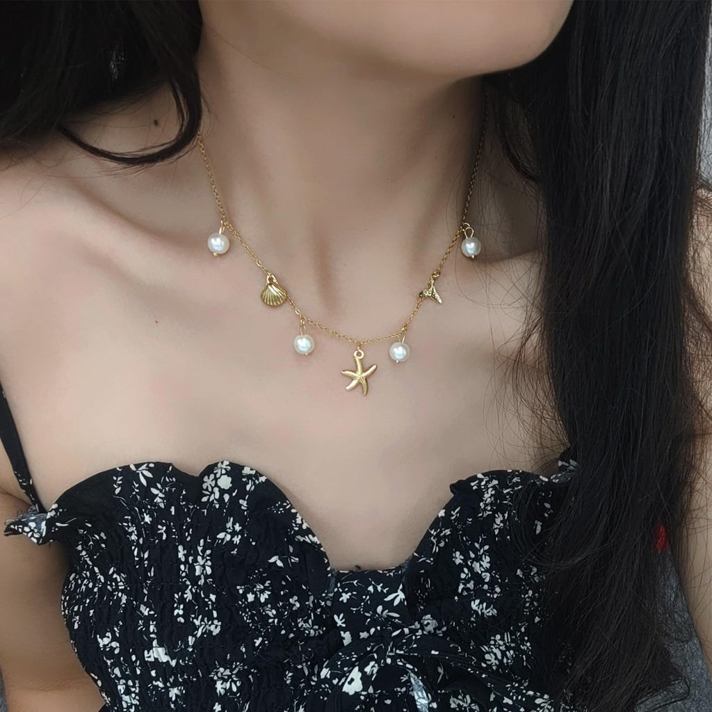 Chunky Gold Charm Necklace for Women White Pearl Choker Necklace Head Portrait Square Pendant Necklace Boho Charm
