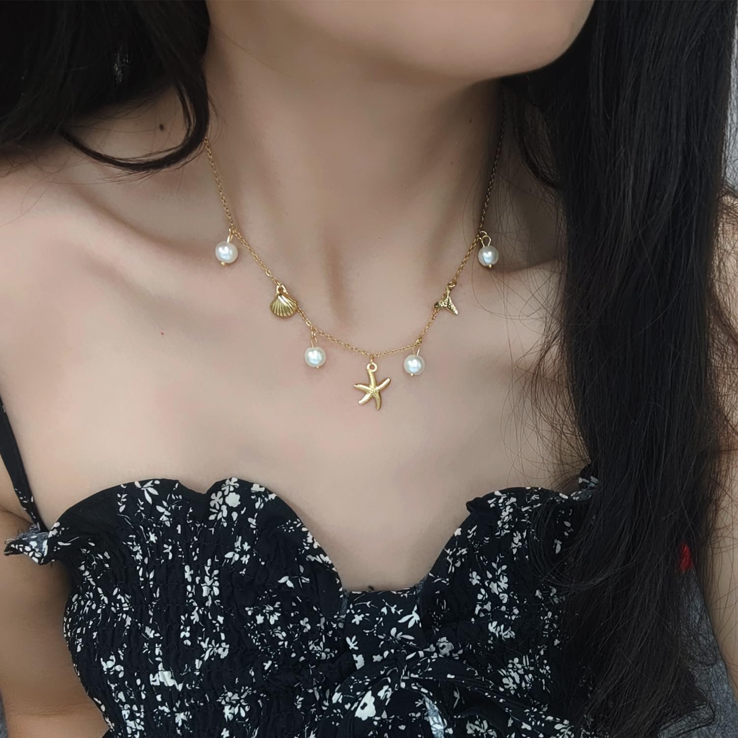 Chunky Gold Charm Necklace for Women White Pearl Choker Necklace Head Portrait Square Pendant Necklace Boho Charm