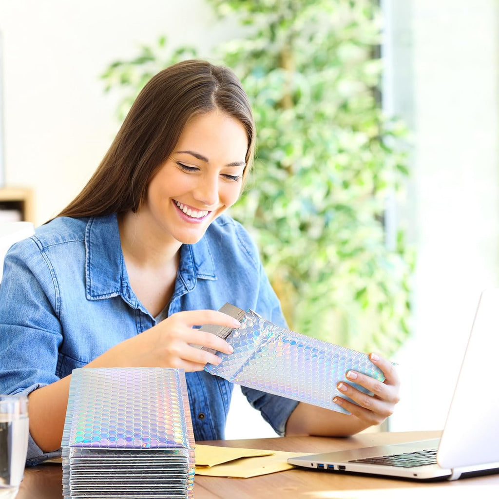 60 Pcs 6 x 9.5 Inch Holographic Bubble Mailers, Usable Size 5" x 8"