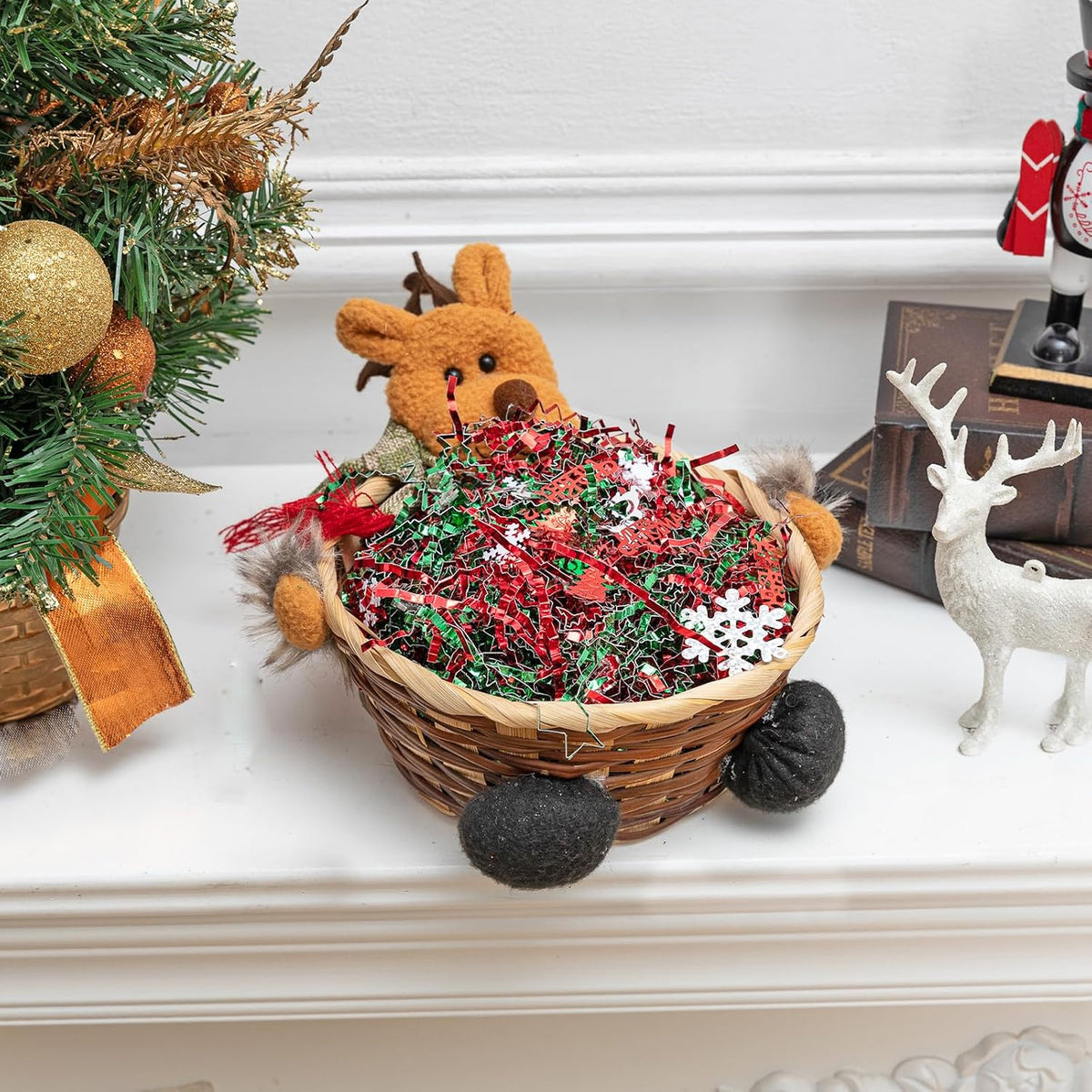 8.8oz Christmas Crinkle Cut Paper Shred