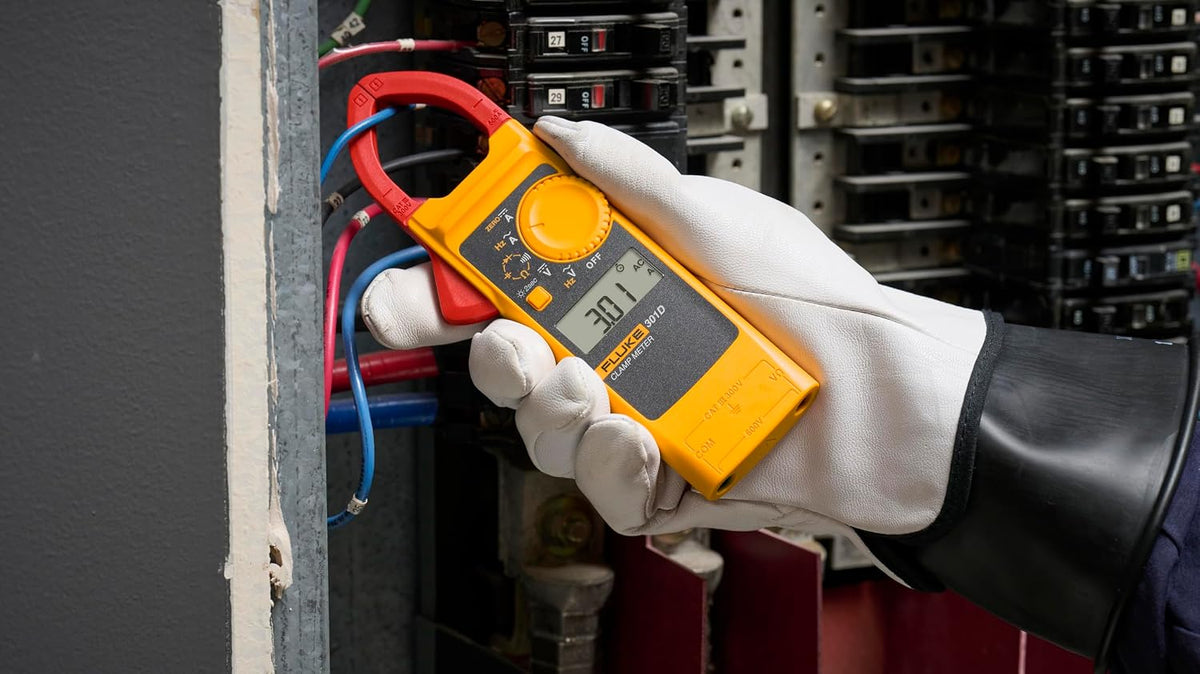 Fluke-301D/ESP, 600A AC/DC Clamp Meter with Slim Body and Thin Jaw Arm