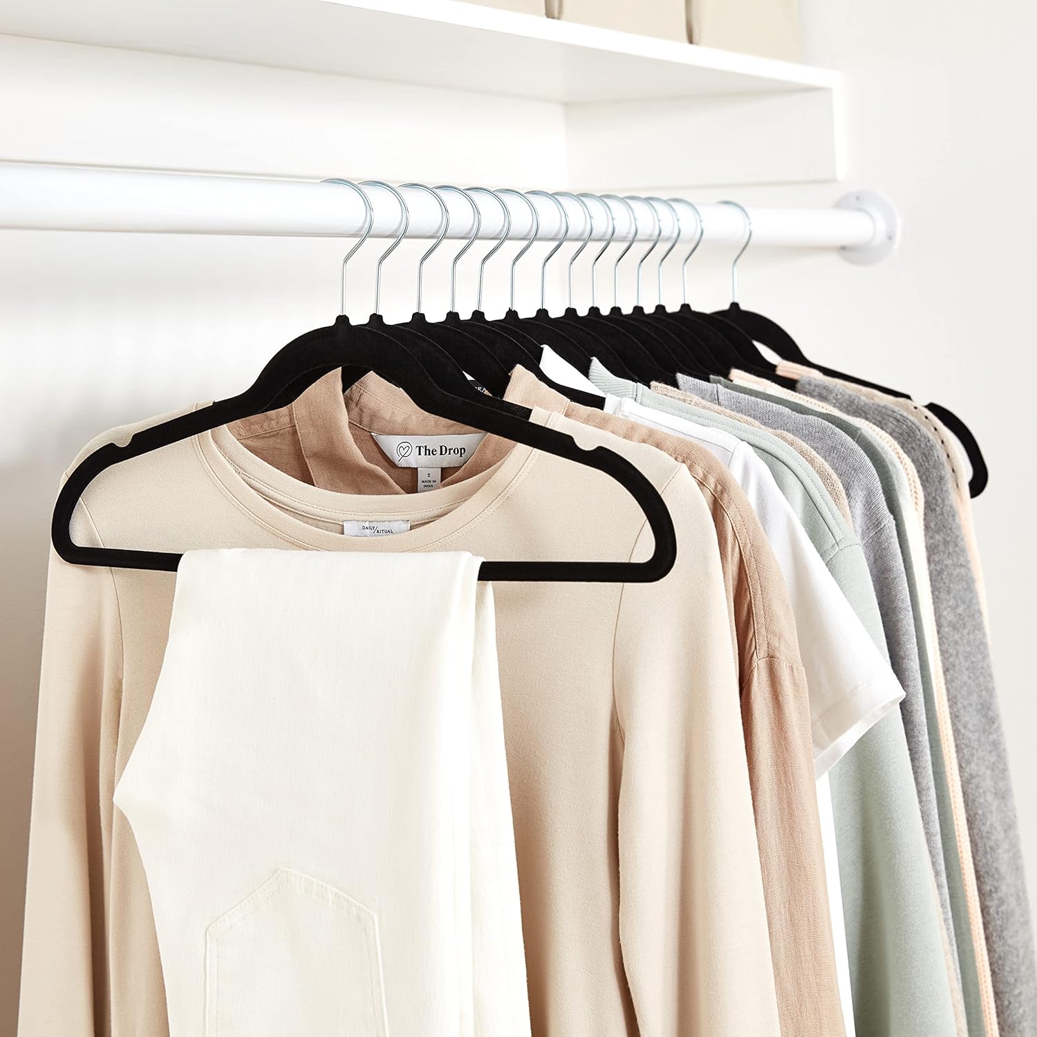 Slim Velvet Non-Slip Space Saving Suit Clothes Hangers, Closet Organizer, Black/Silver, 100-Pack