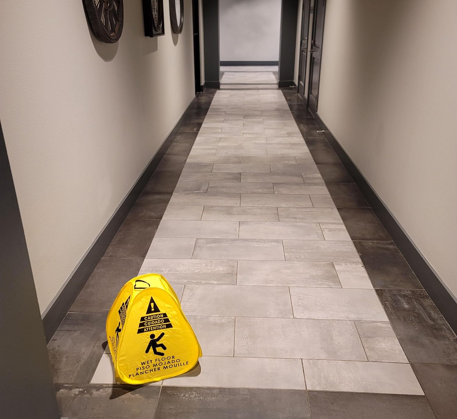 Kraken Sign Co - Pop-up Sign, Yellow 4-Sided Bilingual Trilingual English/Spanish/French Warning, Pop-up Caution Wet