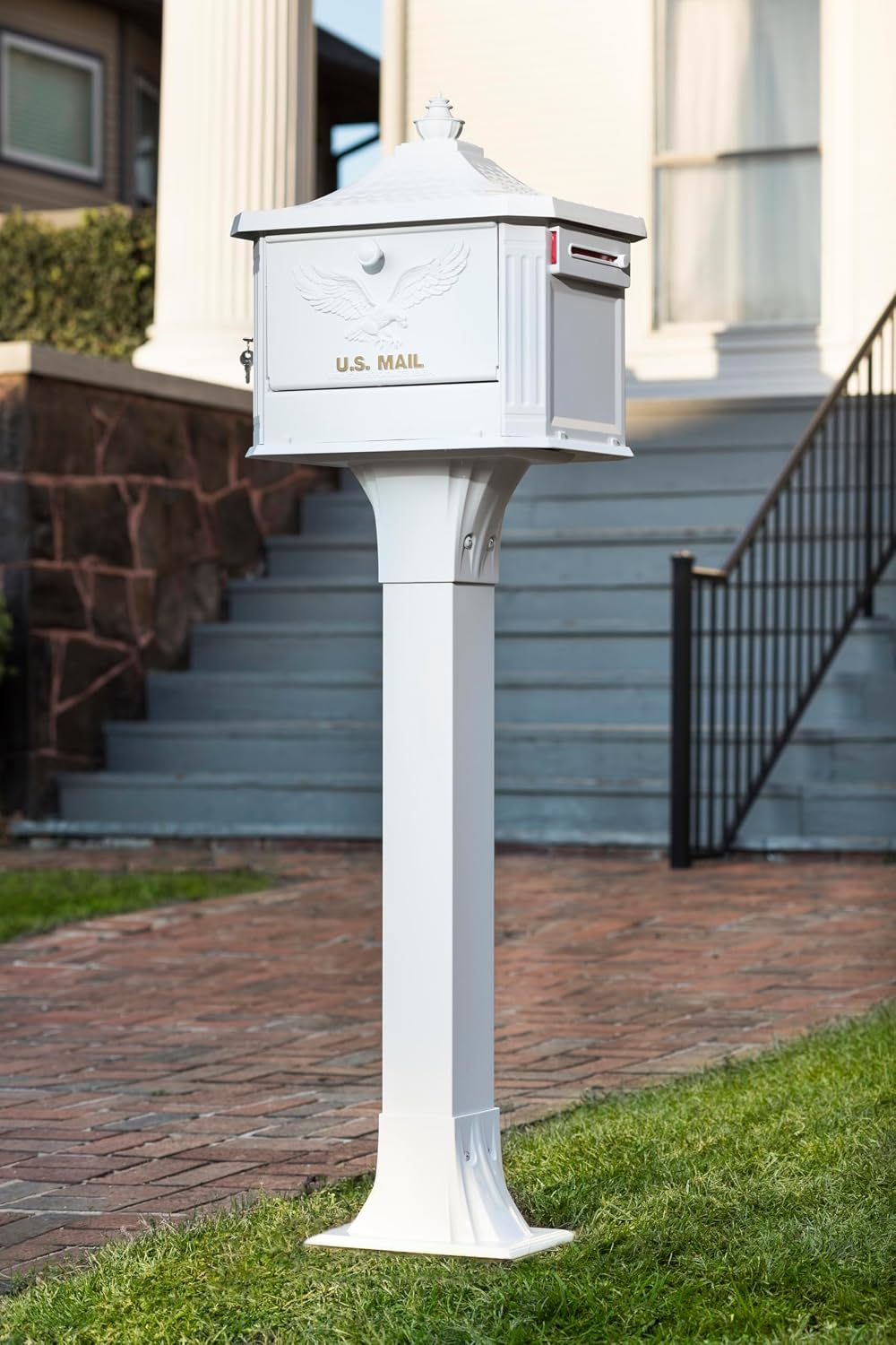 Callaway Cast Aluminum Mailbox Post, White | Heavy-duty post with weather-resistant outdoor build and a powder-coat