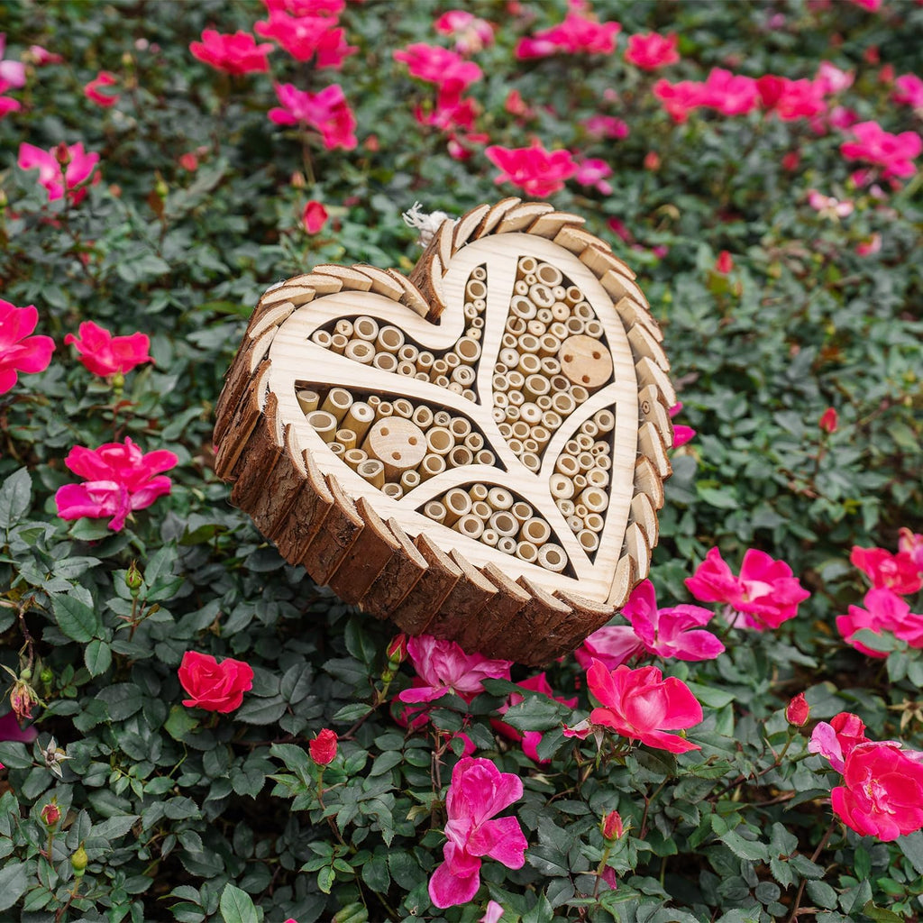 Heart-Shaped Mason Bee House, Wooden Habitat with Bamboo Tubes, Nesting Aid for Solitary Bees, Garden Decor