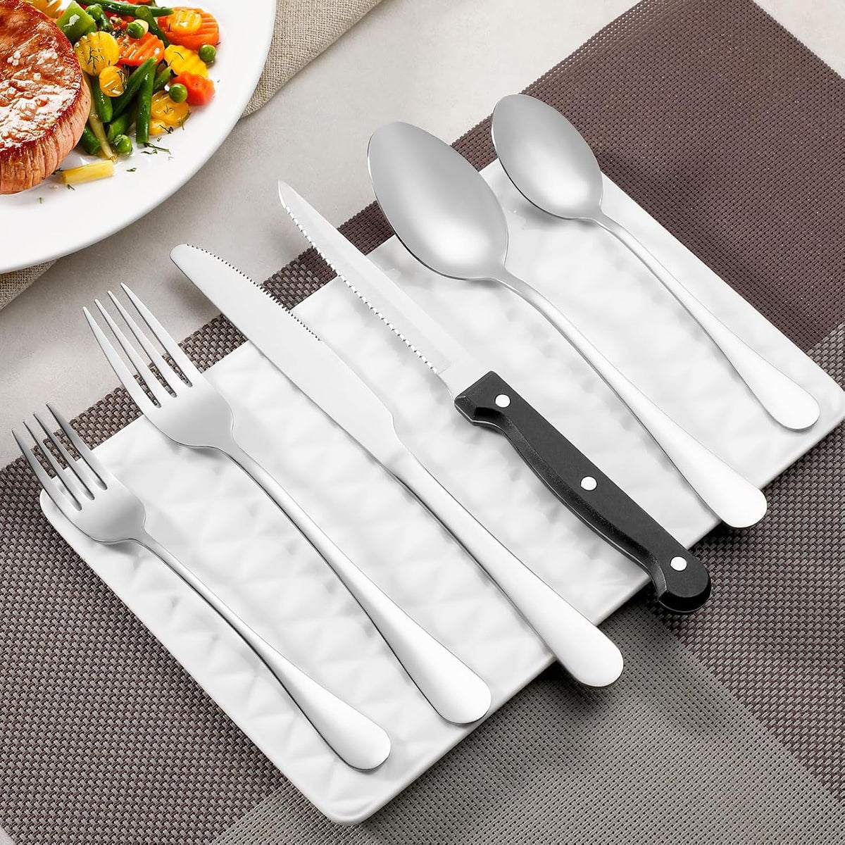 Steak Knives Set of 8, Sharp Triple Rivet Steak Knife Sets, High-Carbon Stainless Steel Serrated Blades, Ergonomic