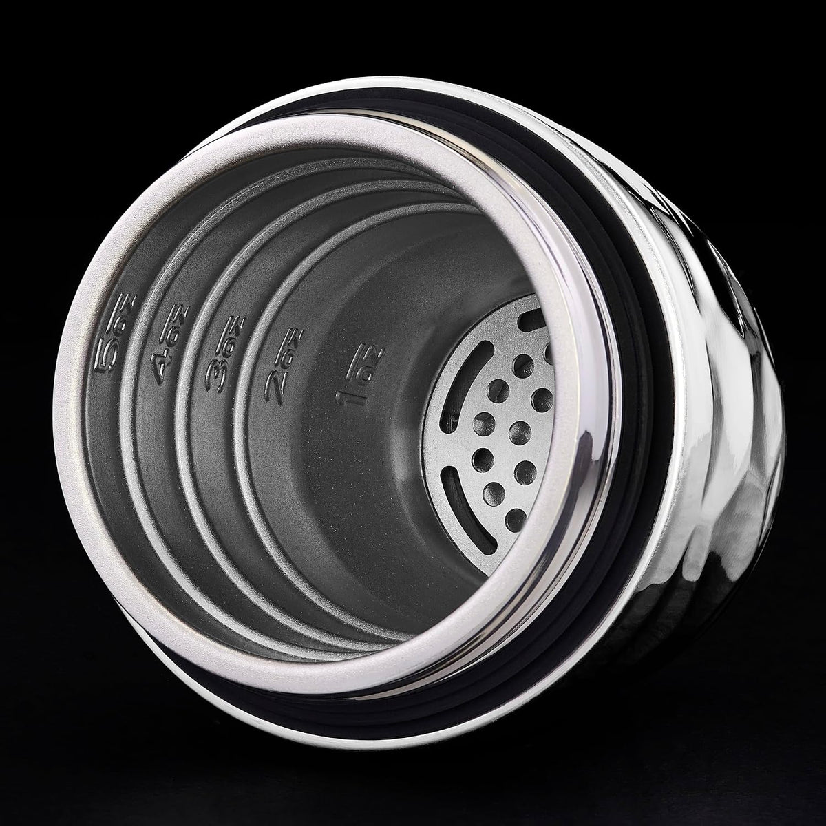 25 oz Chrome Vacuum Insulated Cocktail Shaker w/Jigger & Strainer