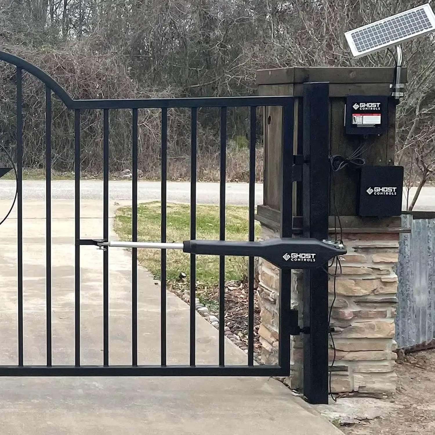 Solar Heavy-Duty Automatic Gate Opener Kit for Driveway Swing Gates with Long-Range Solar Gate Opener Remote - Model