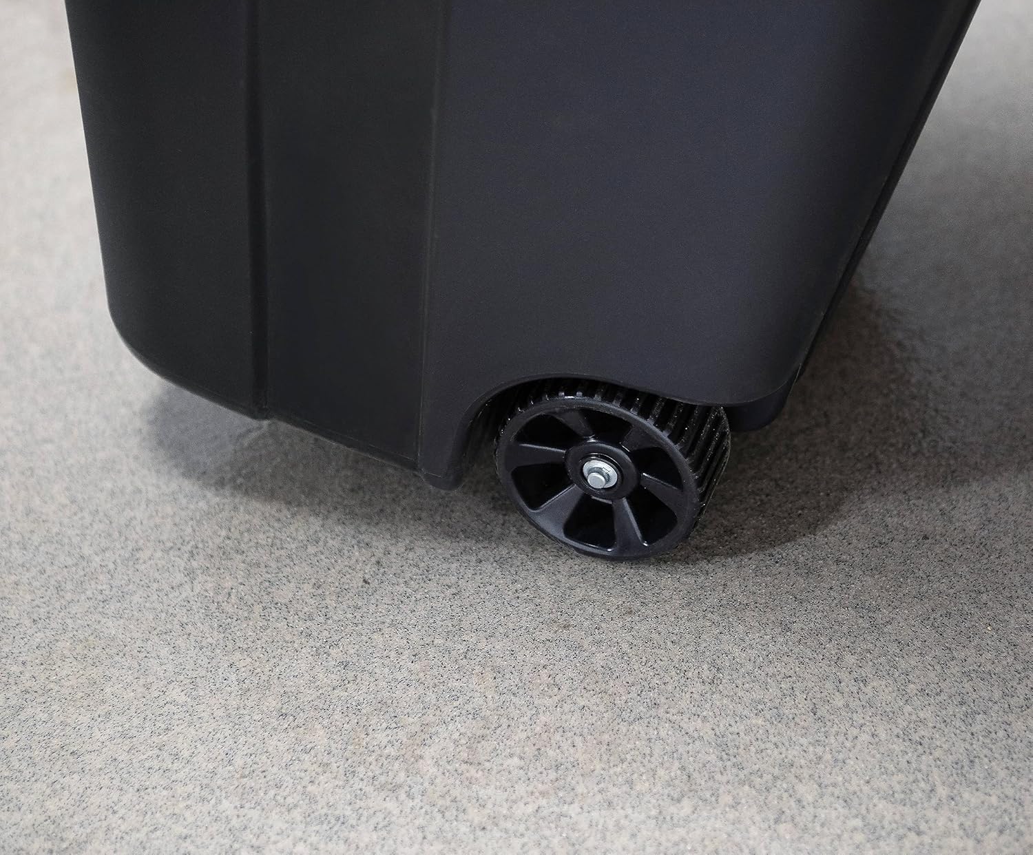 32 Gallon Wheeled Heavy Duty Trash Can with Attached Lid, Outdoor & Indoor Garbage Bin with Hinged Secure Lid